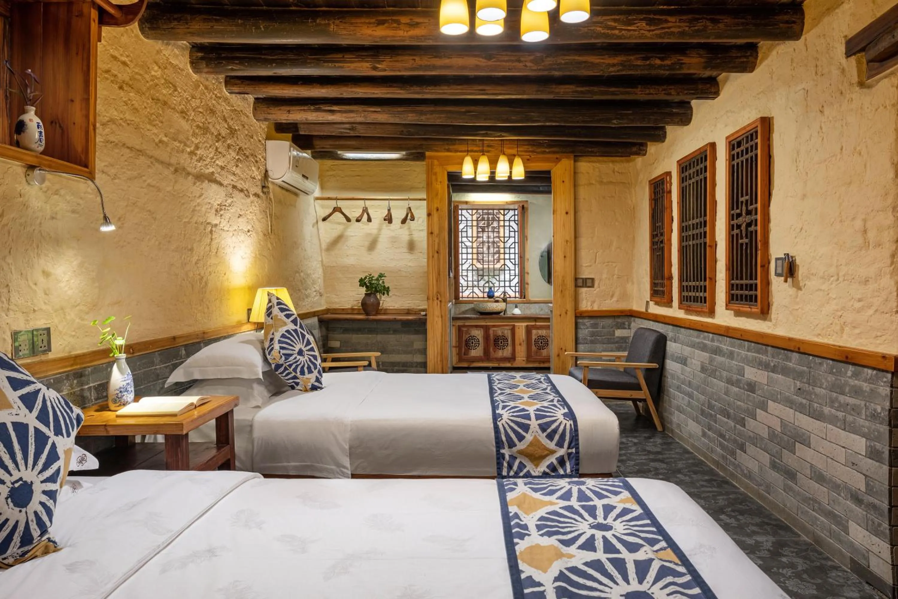 Photo of the whole room, Bed in Yangshuo Secret Garden