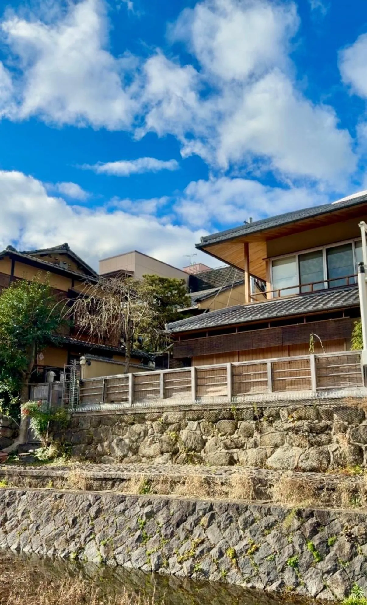 Property building in Maru Izumiyacho