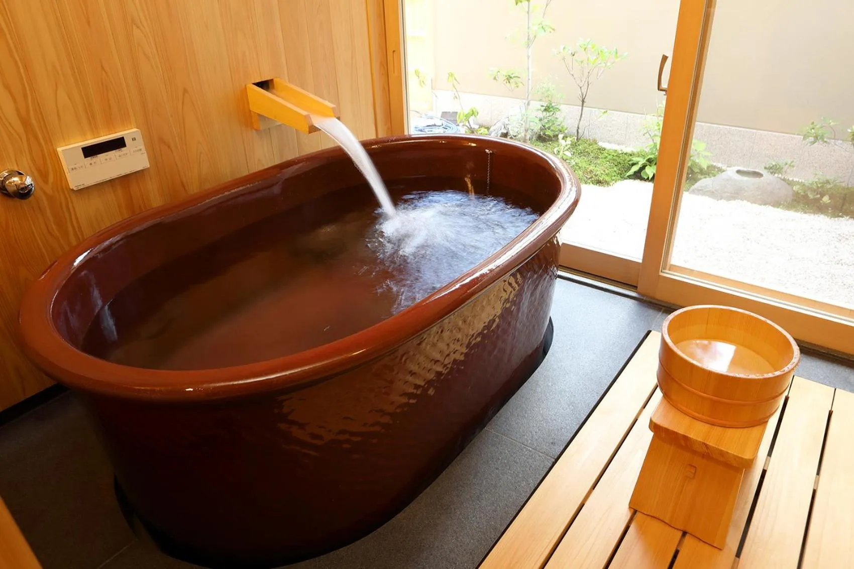 Hot Tub in Maru Izumiyacho