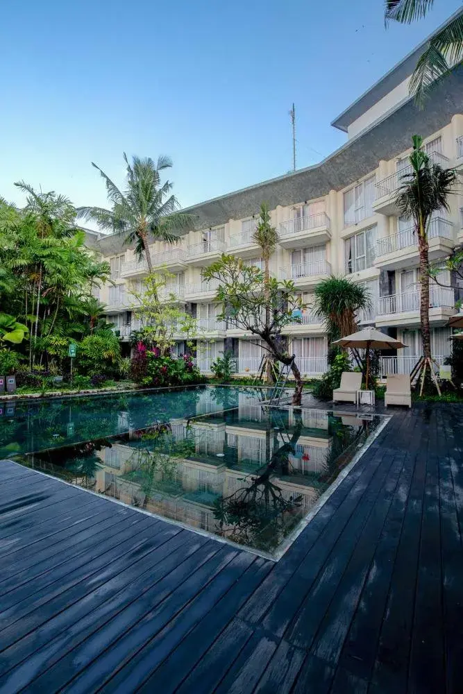 Swimming pool in THE 1O1 Bali Fontana Seminyak Swimming pool in THE 1O1 Bali Fontana Seminyak