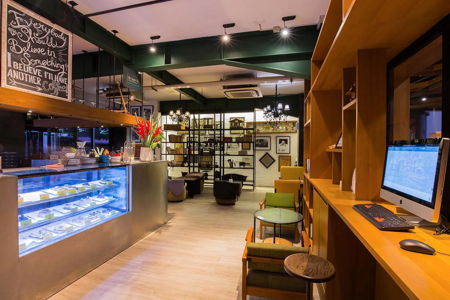 Lounge or bar in THE 1O1 Bali Fontana Seminyak