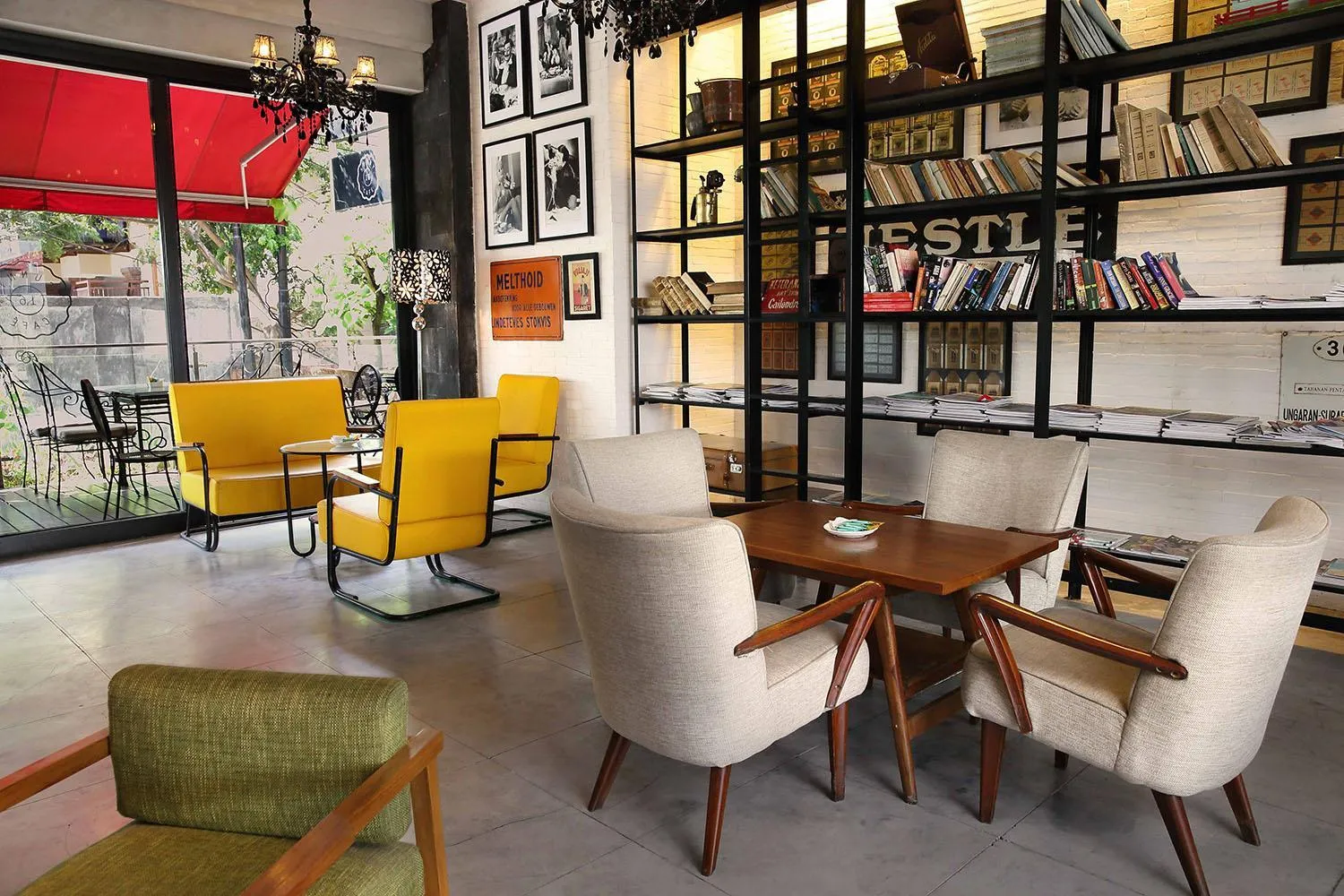 Lounge or bar in THE 1O1 Bali Fontana Seminyak