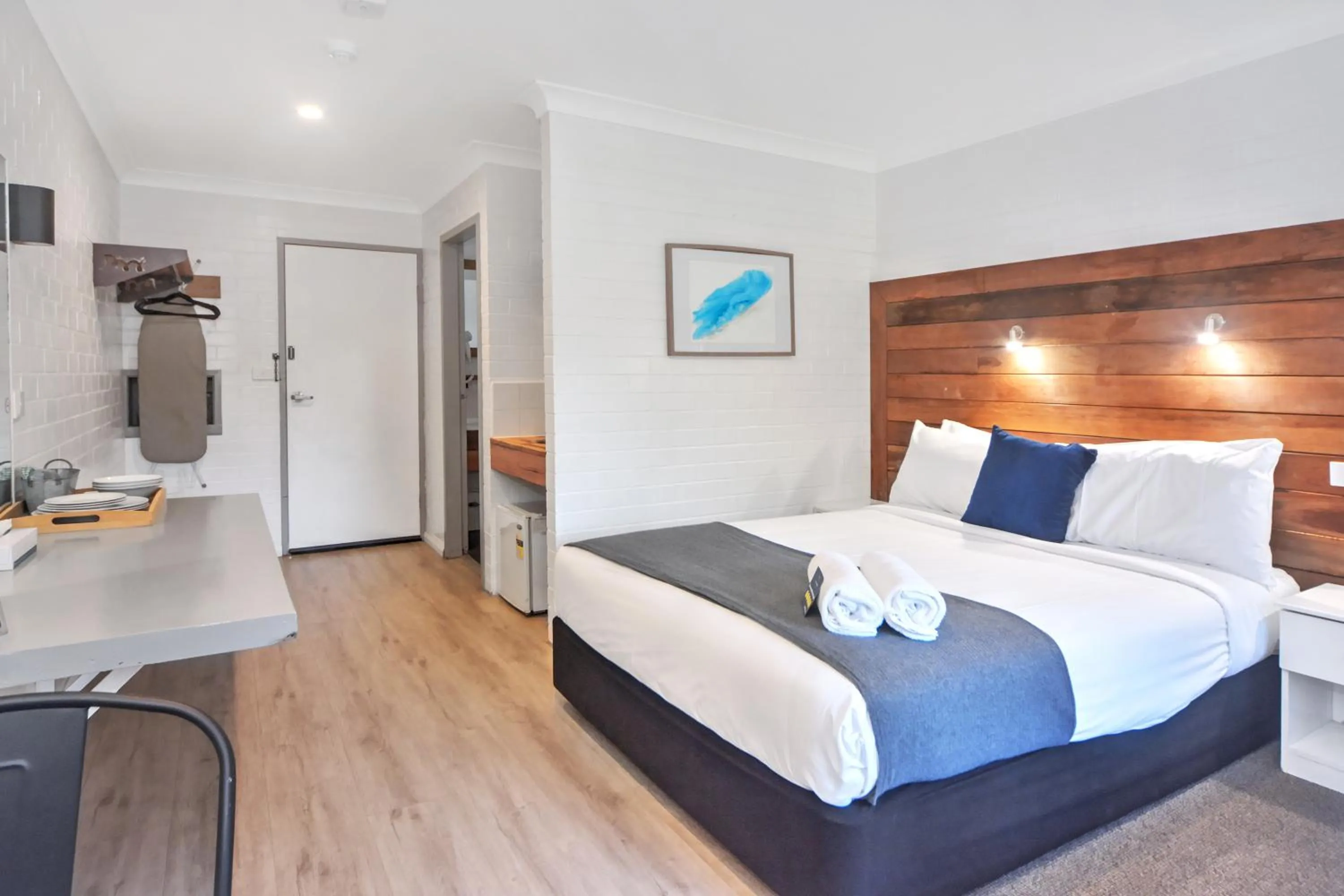 Bedroom, Bed in Pleasant Way River Lodge