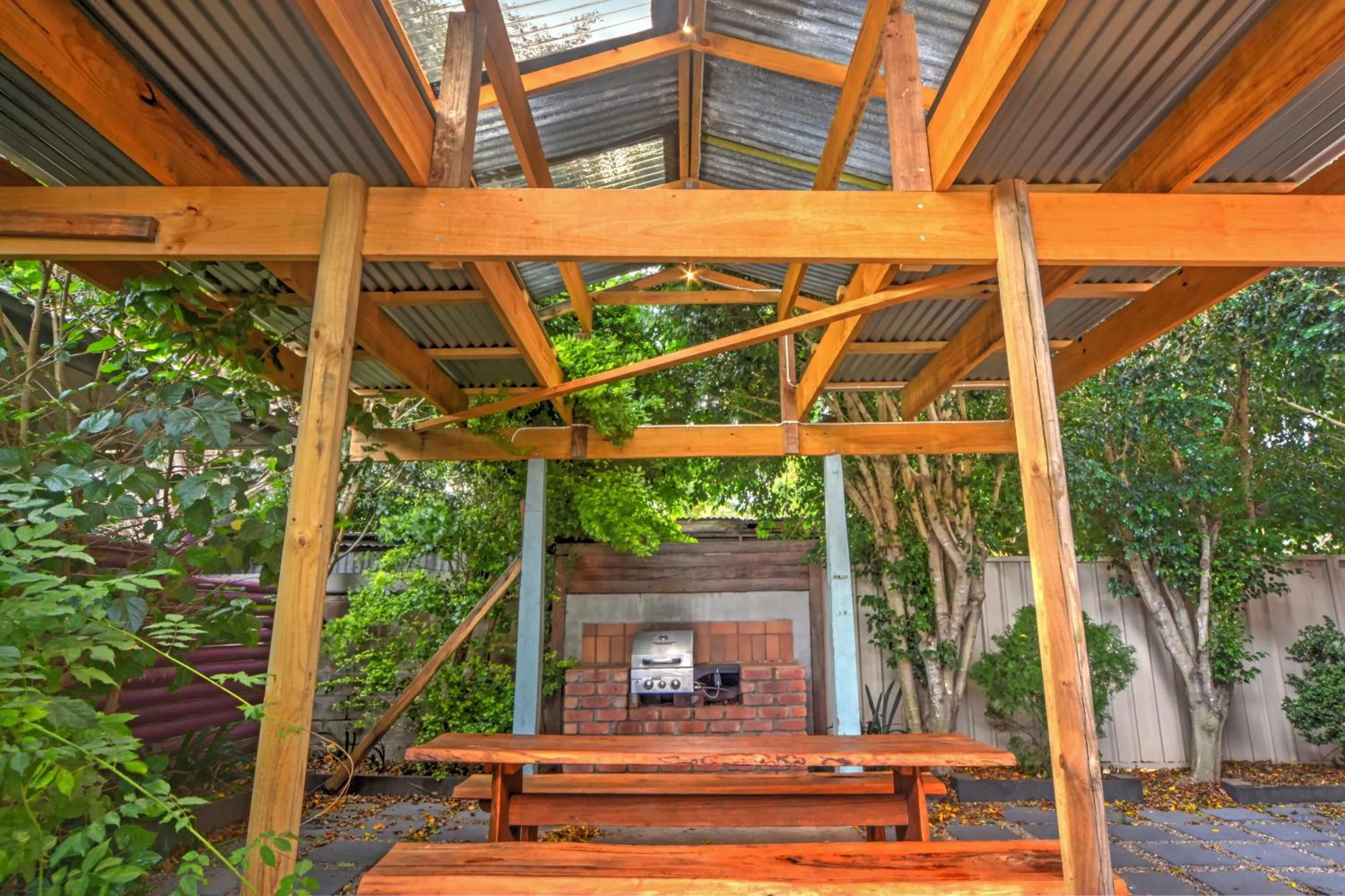 BBQ facilities in Pleasant Way River Lodge