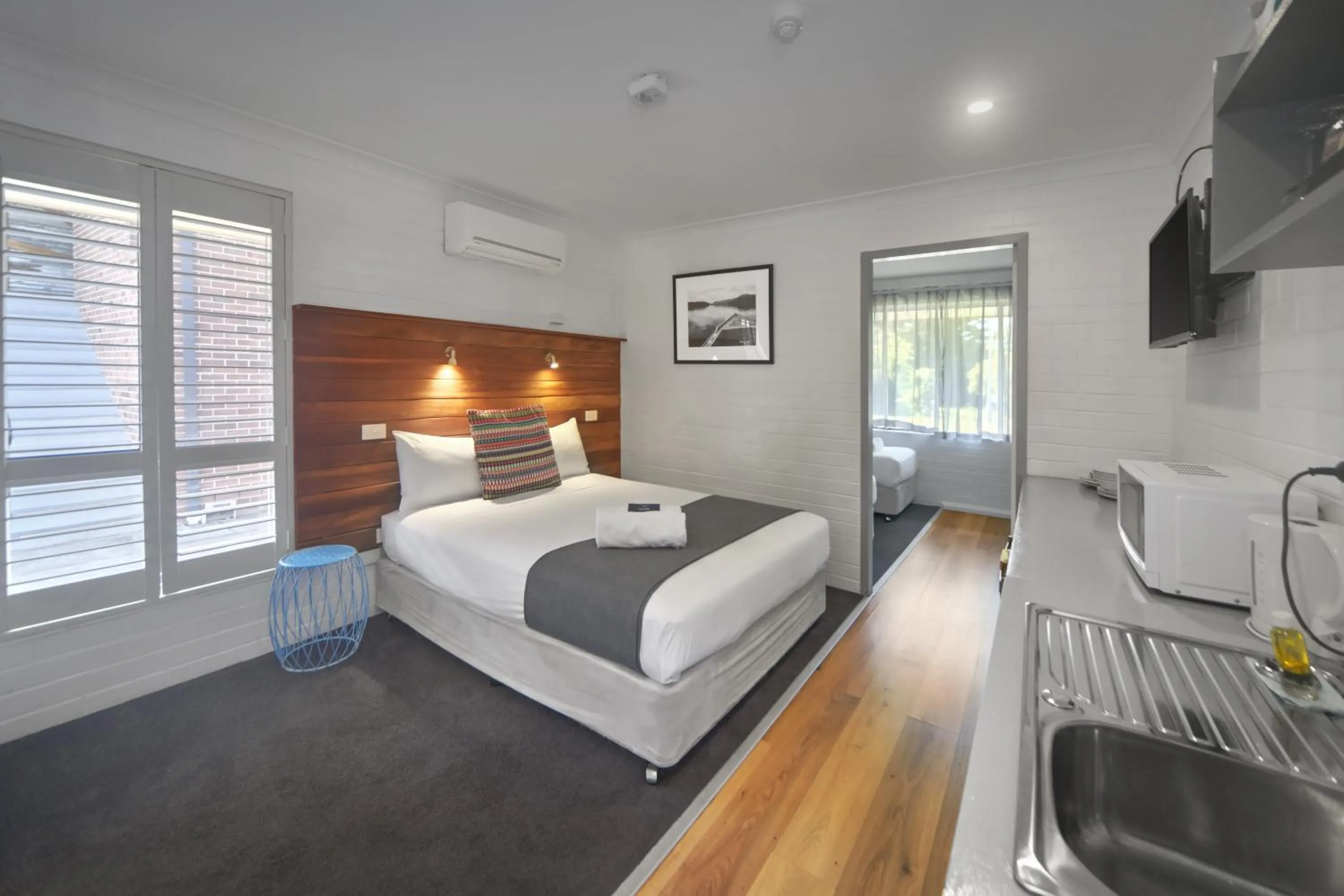 Bed in Pleasant Way River Lodge