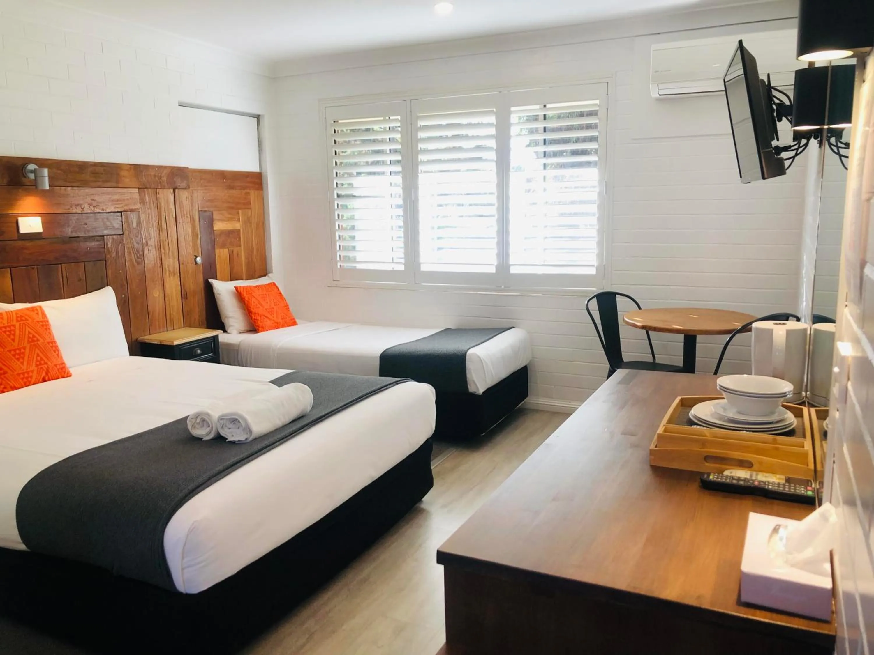 Bed in Pleasant Way River Lodge