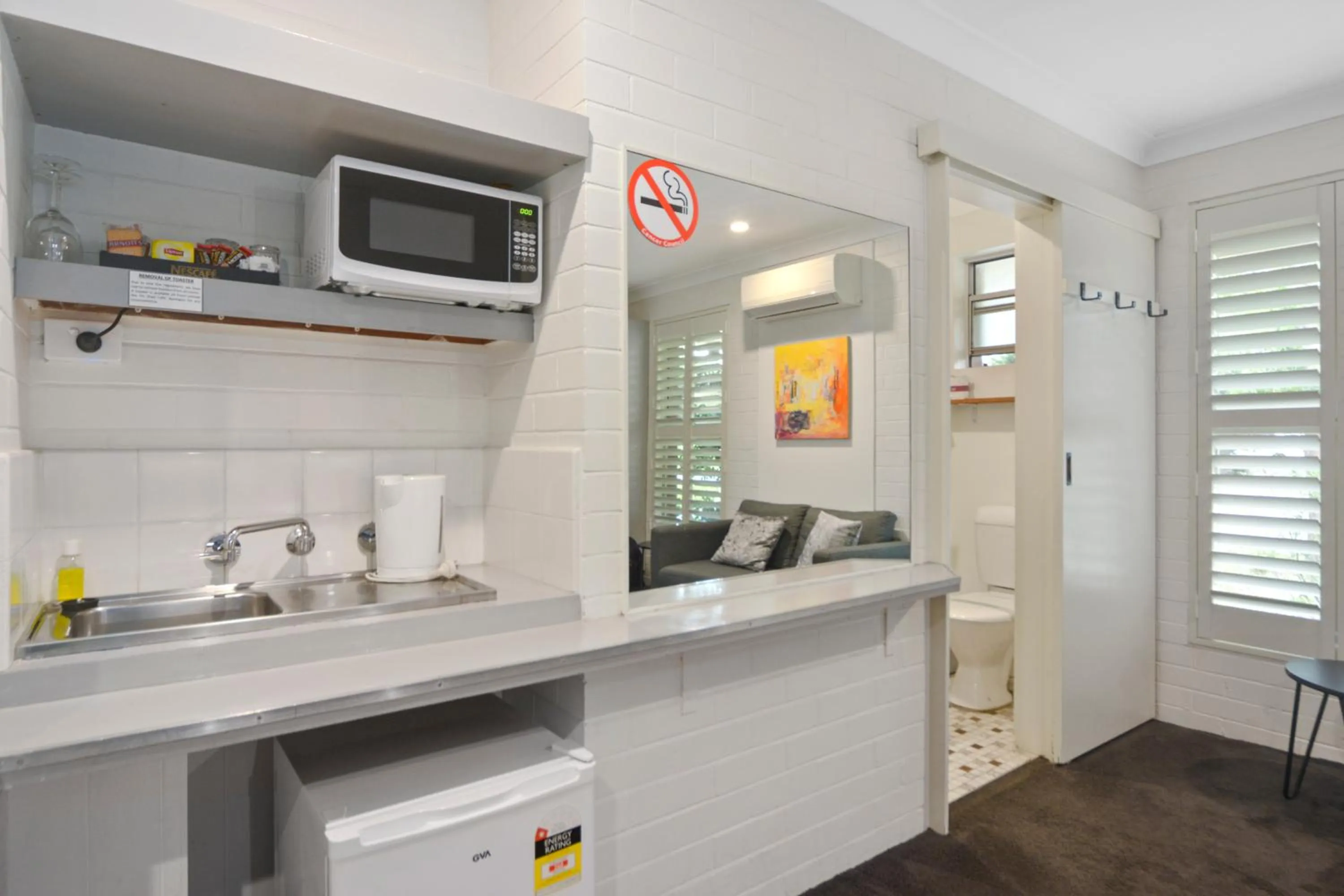 Kitchen or kitchenette in Pleasant Way River Lodge