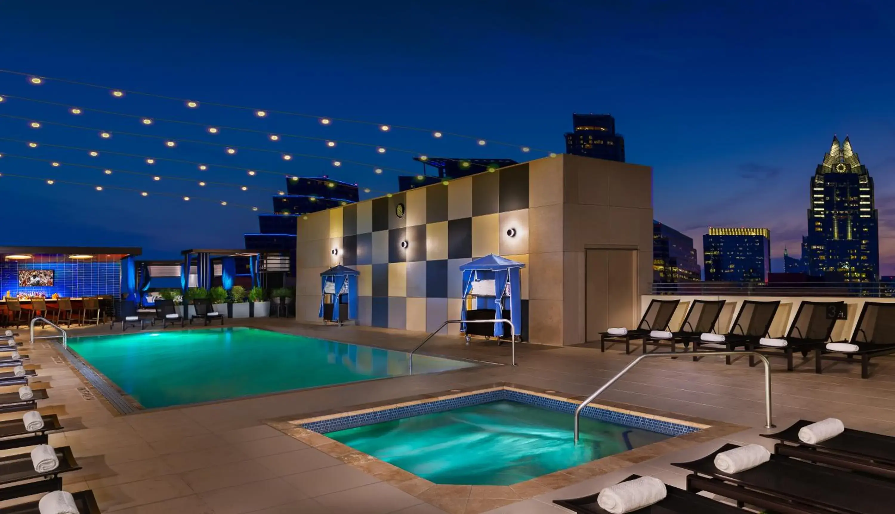 Swimming pool in Hilton Austin Swimming pool in Hilton Austin