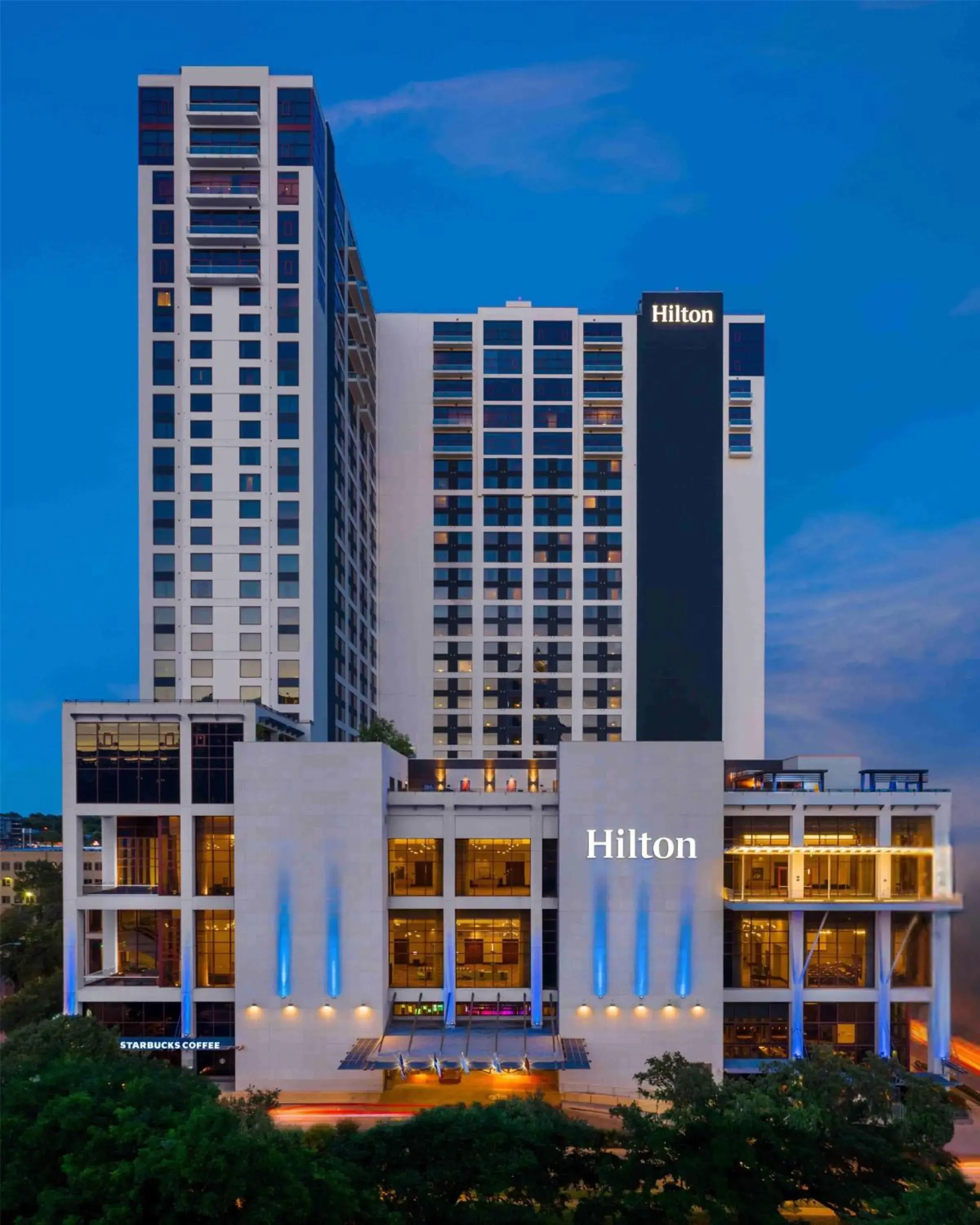 Property building in Hilton Austin Property building in Hilton Austin