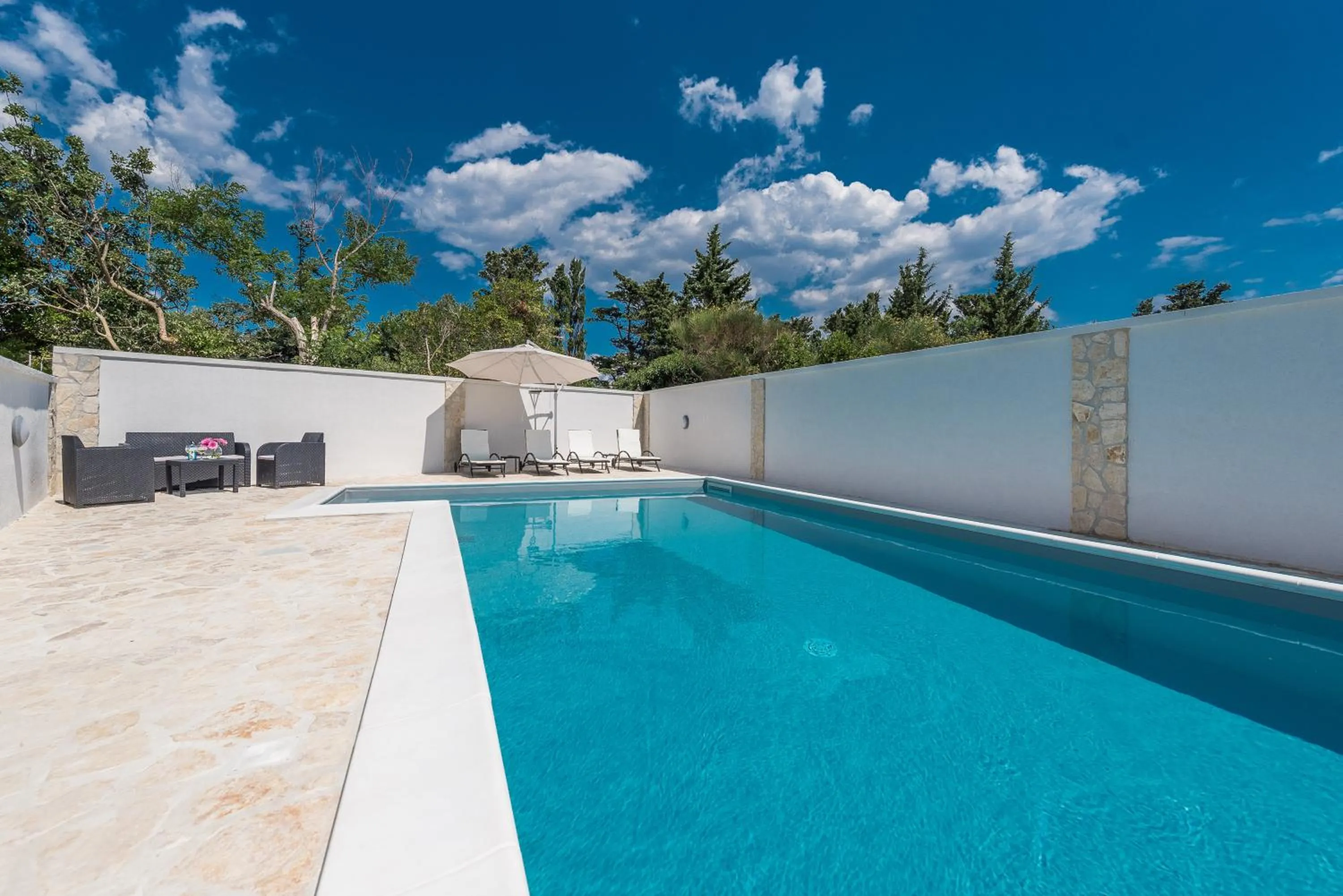 Villa Star 6 luxury apartment with a pool