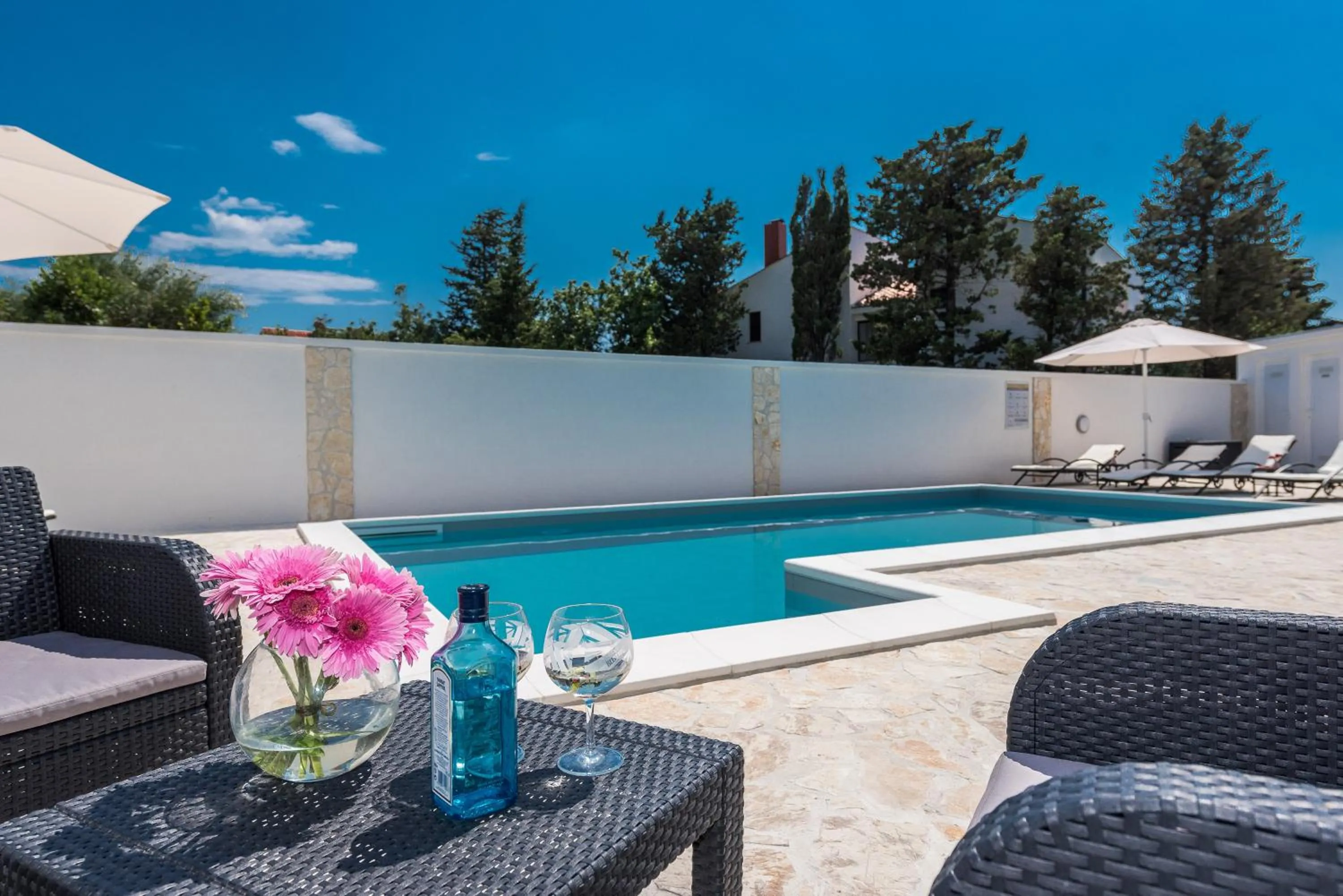 Villa Star 6 luxury apartment with a pool