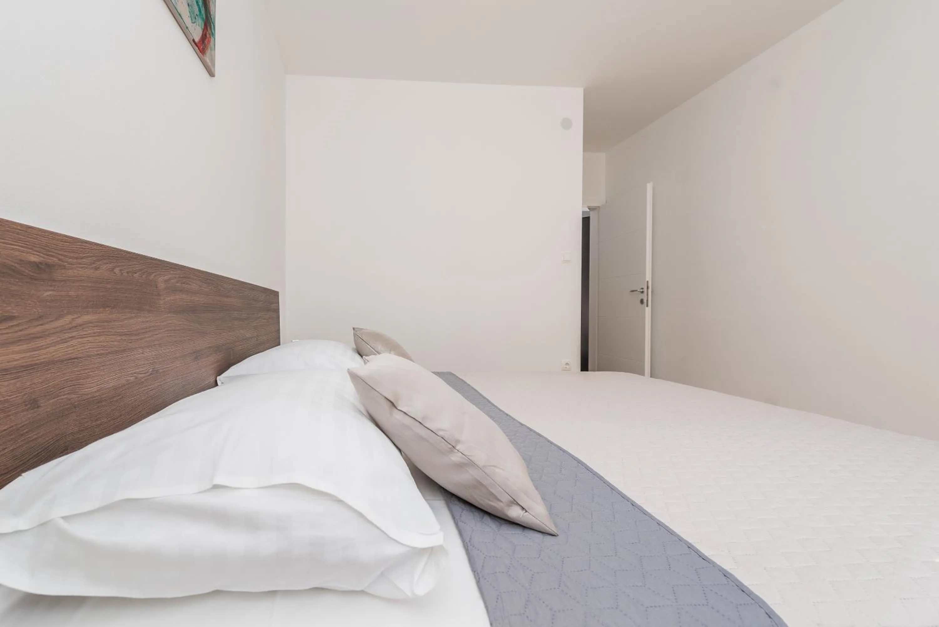 Bed in Villa Star 6 luxury apartment with a pool