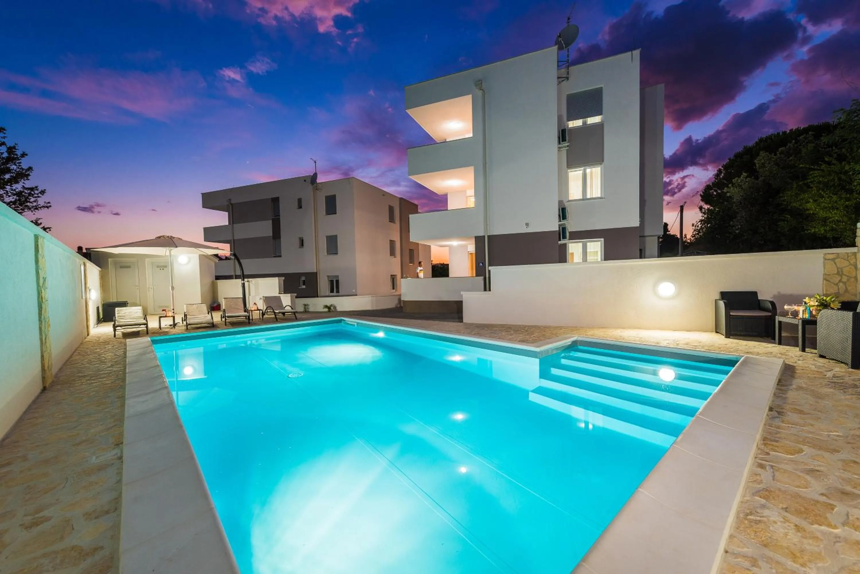 Villa Star 6 luxury apartment with a pool