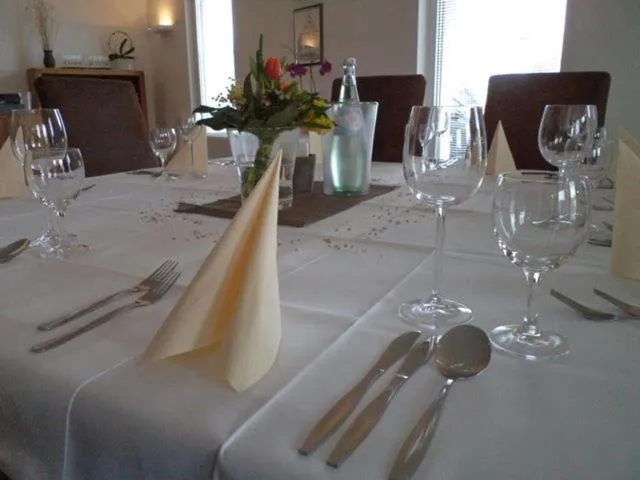 Restaurant/places to eat in Das Neue Hotel Am Park