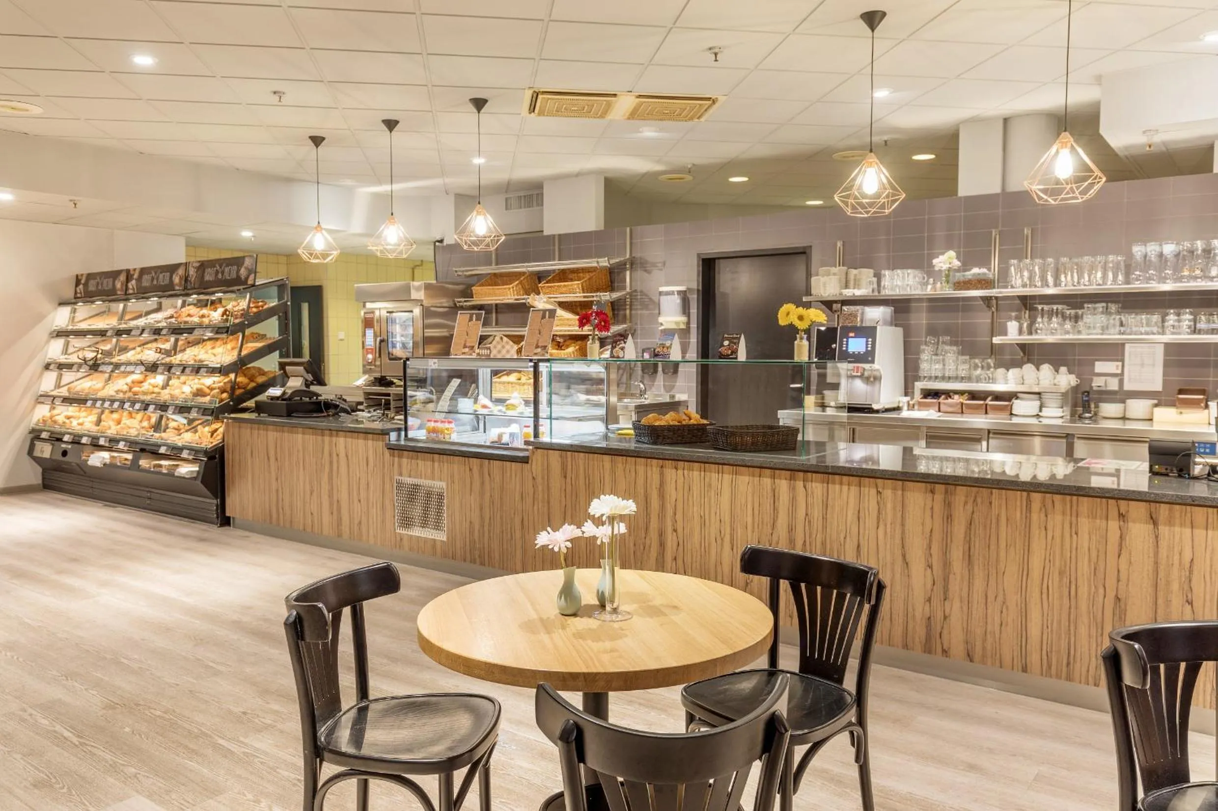 On-site shops in Hotel Hochsauerland by Center Parcs