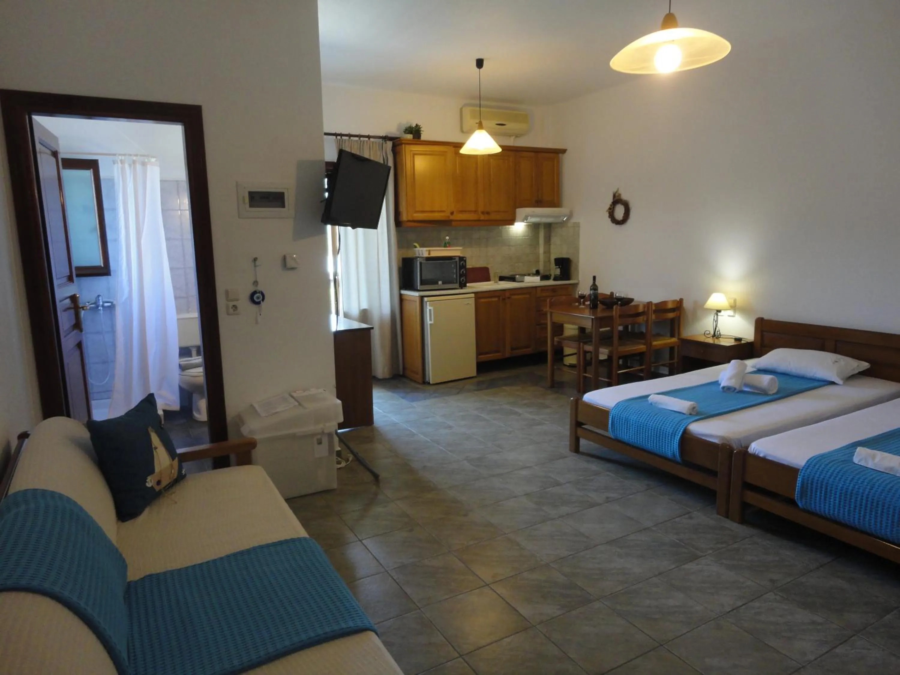 Photo of the whole room, Bed in Melrose