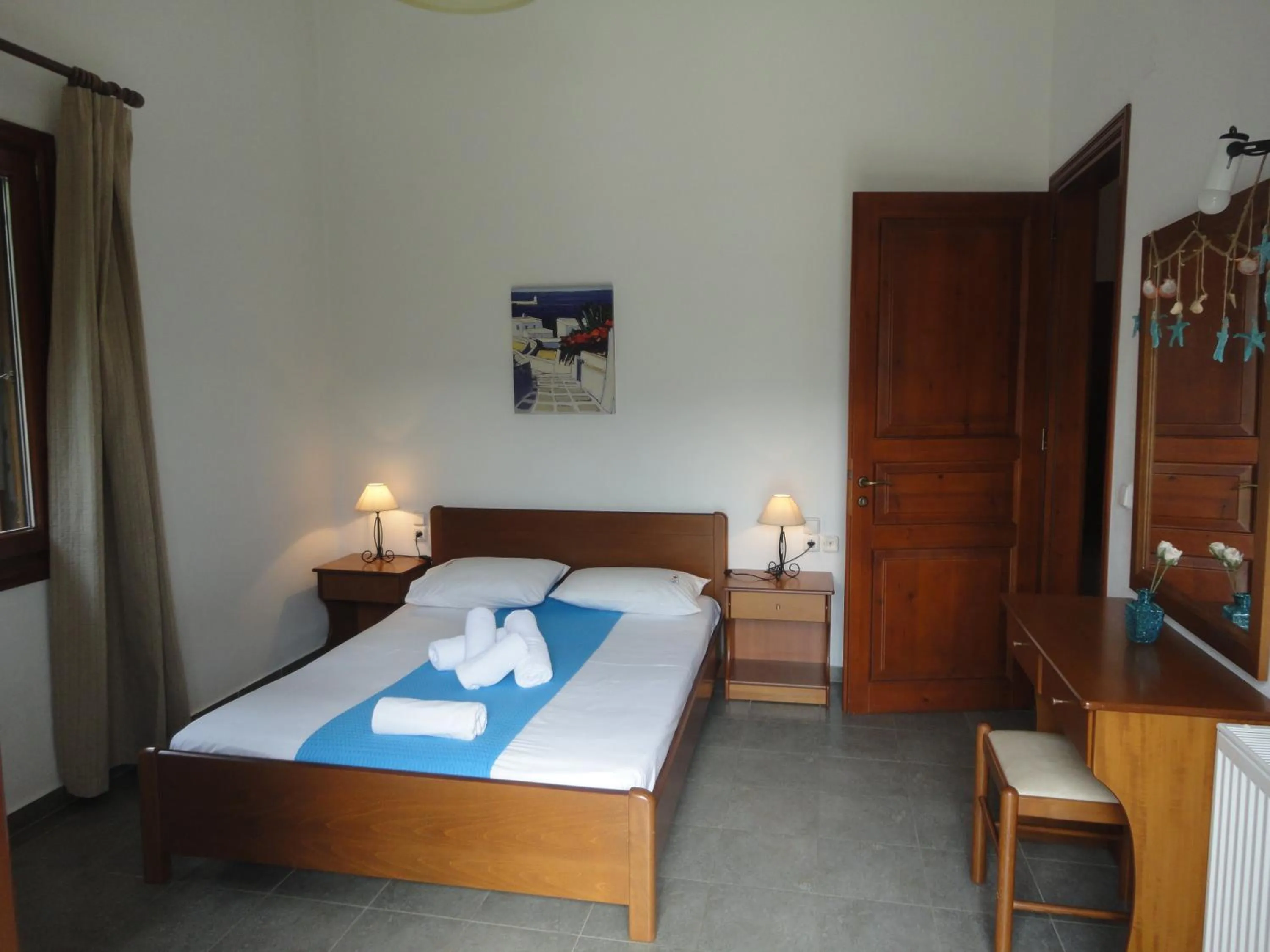 Photo of the whole room, Bed in Melrose