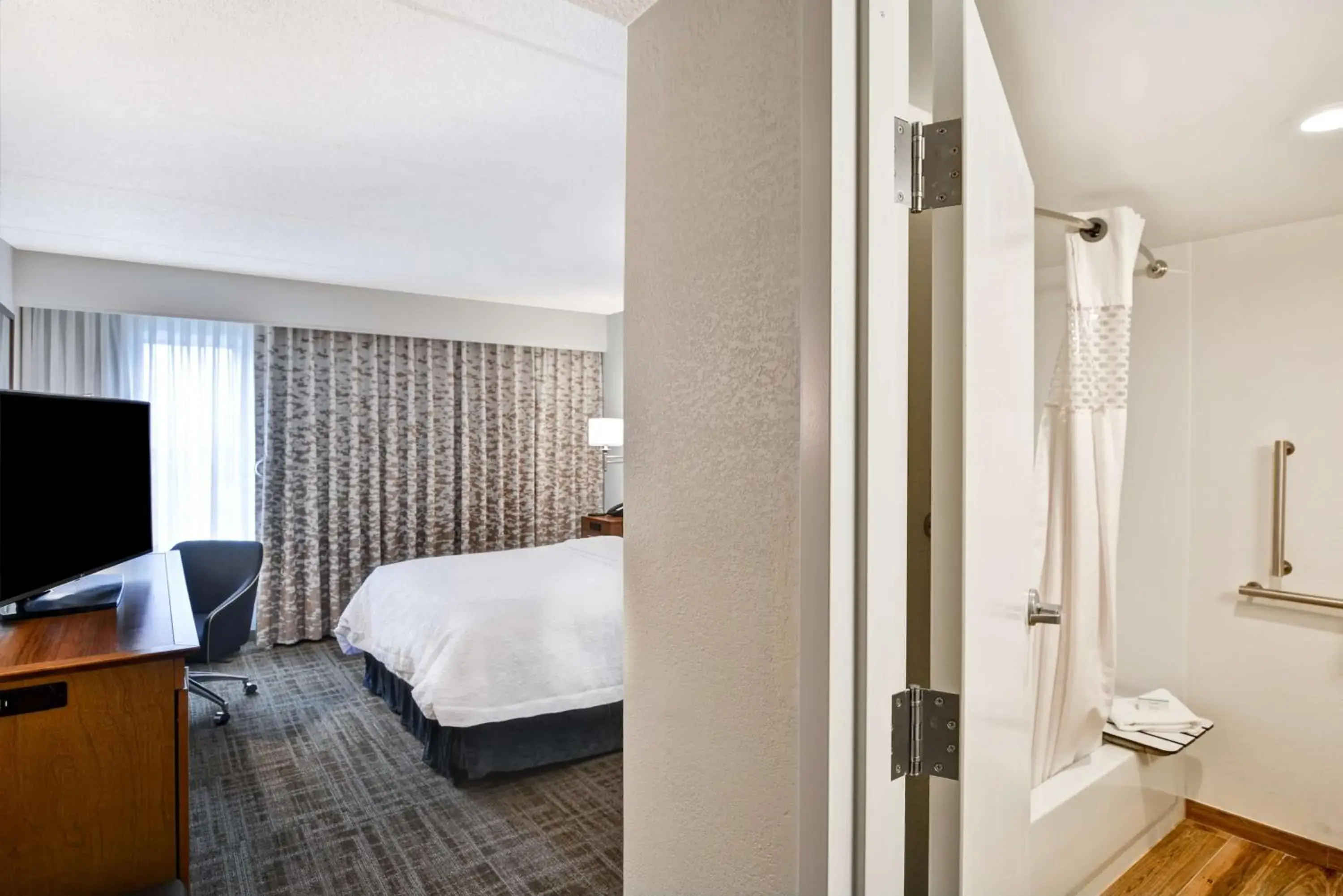 Bathroom, Bed in Hampton Inn Albany-Wolf Road Bathroom, Bed in Hampton Inn Albany-Wolf Road