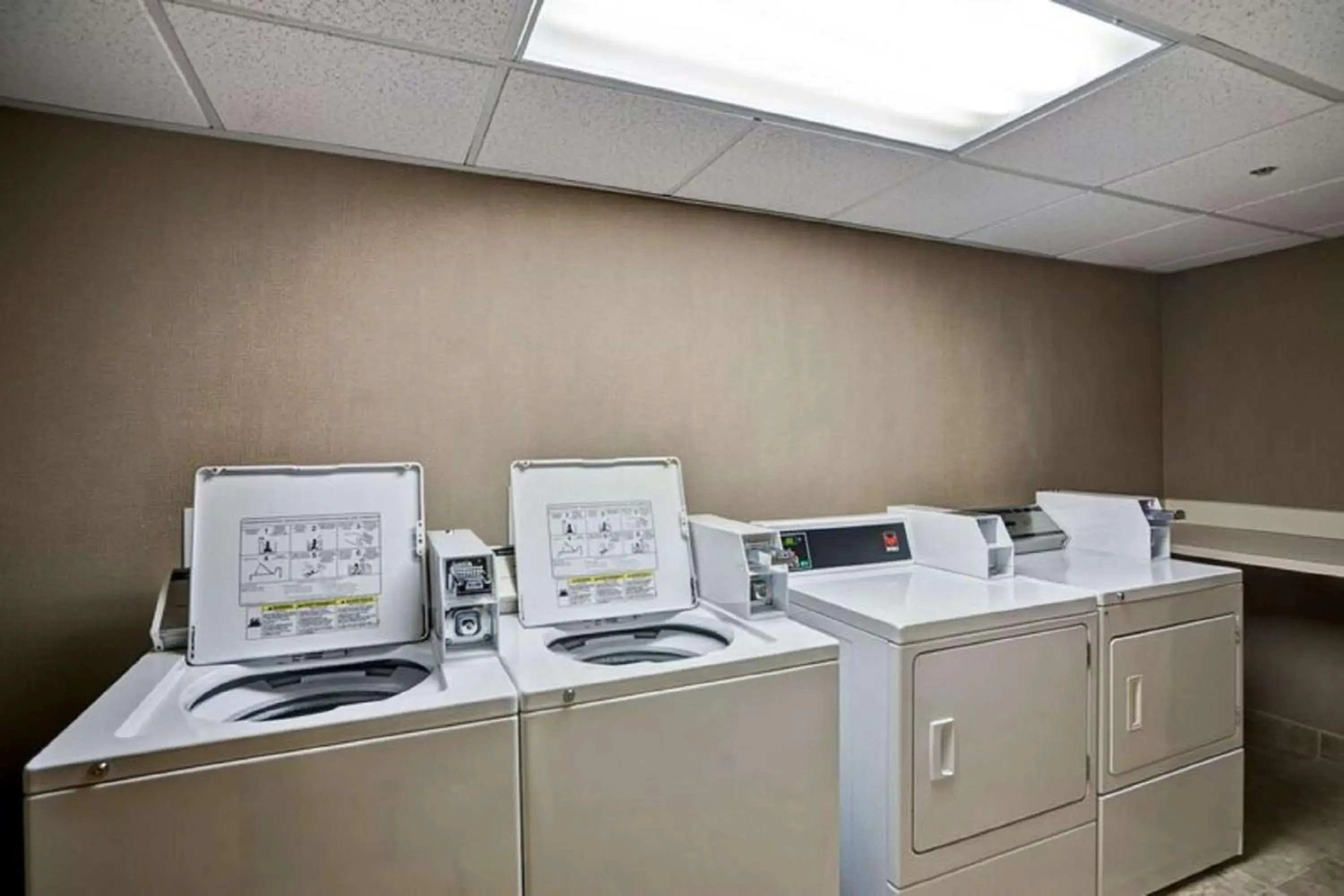 Property building in Hampton Inn Albany-Wolf Road Property building in Hampton Inn Albany-Wolf Road