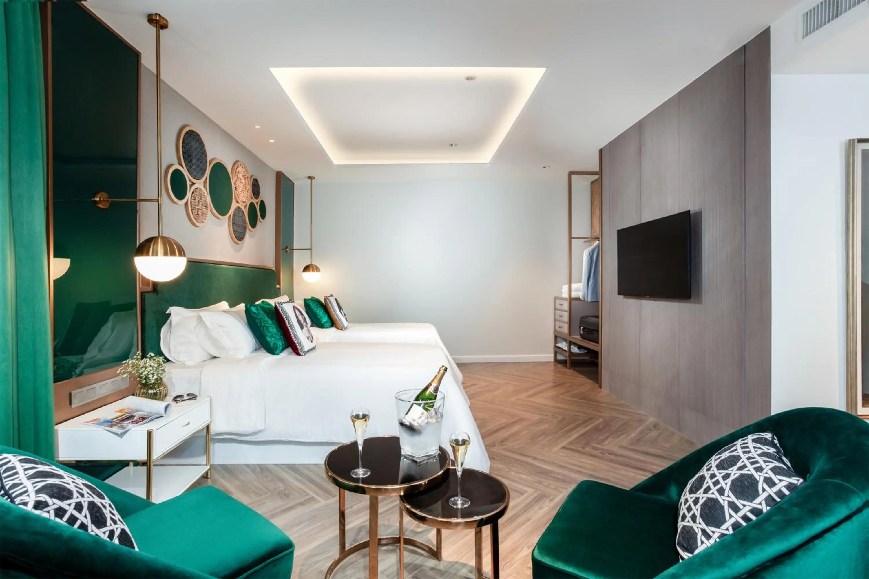 Photo of the whole room, Bed in La Seine Boutique Hotel