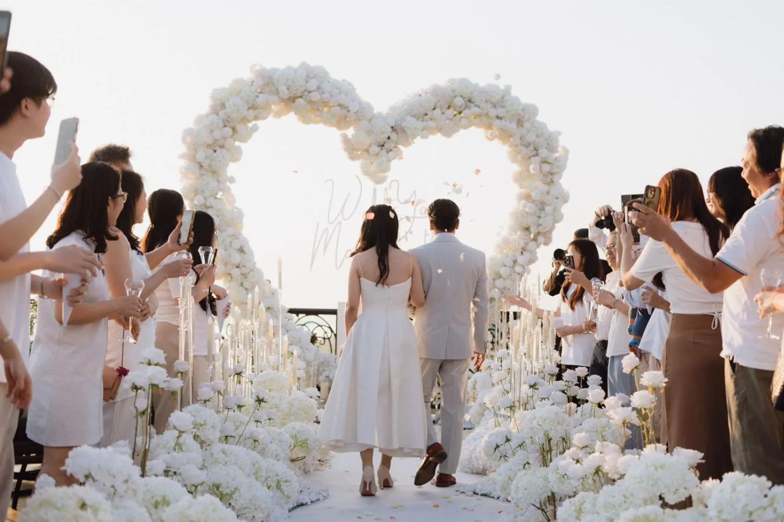 Restaurant/places to eat in La Seine Boutique Hotel