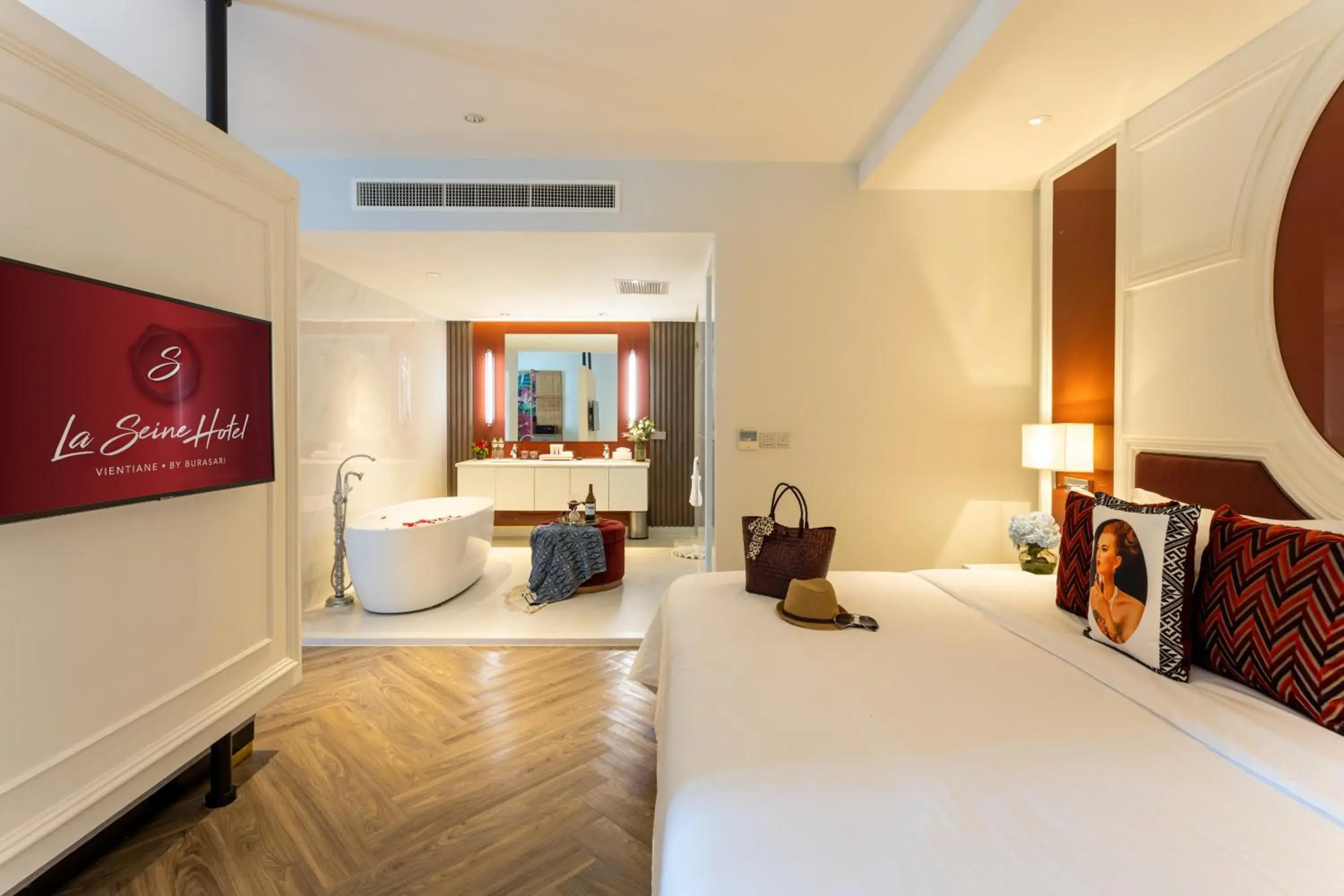 Photo of the whole room, Bed in La Seine Boutique Hotel Photo of the whole room, Bed in La Seine Boutique Hotel