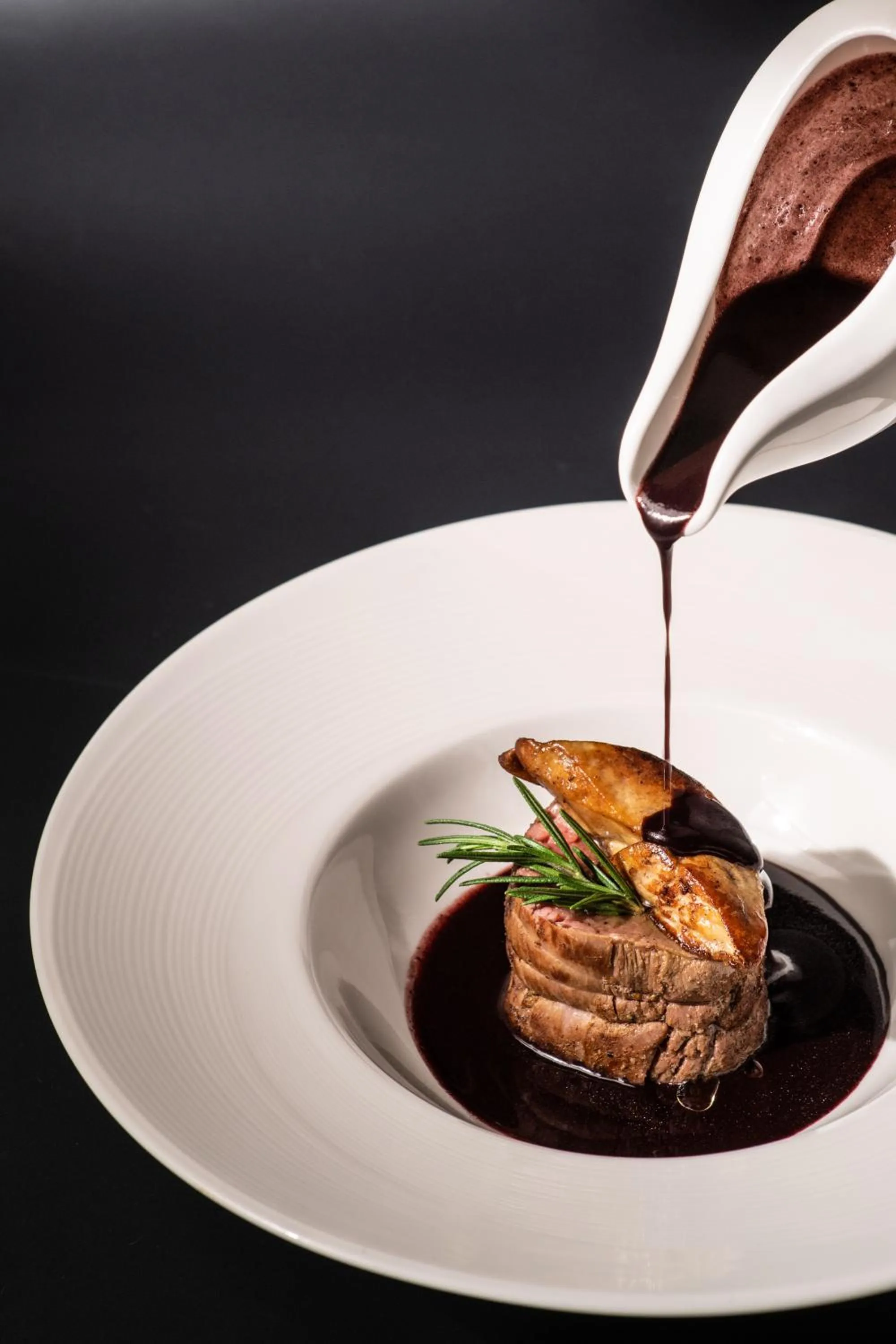 Restaurant/places to eat in La Seine Hotel