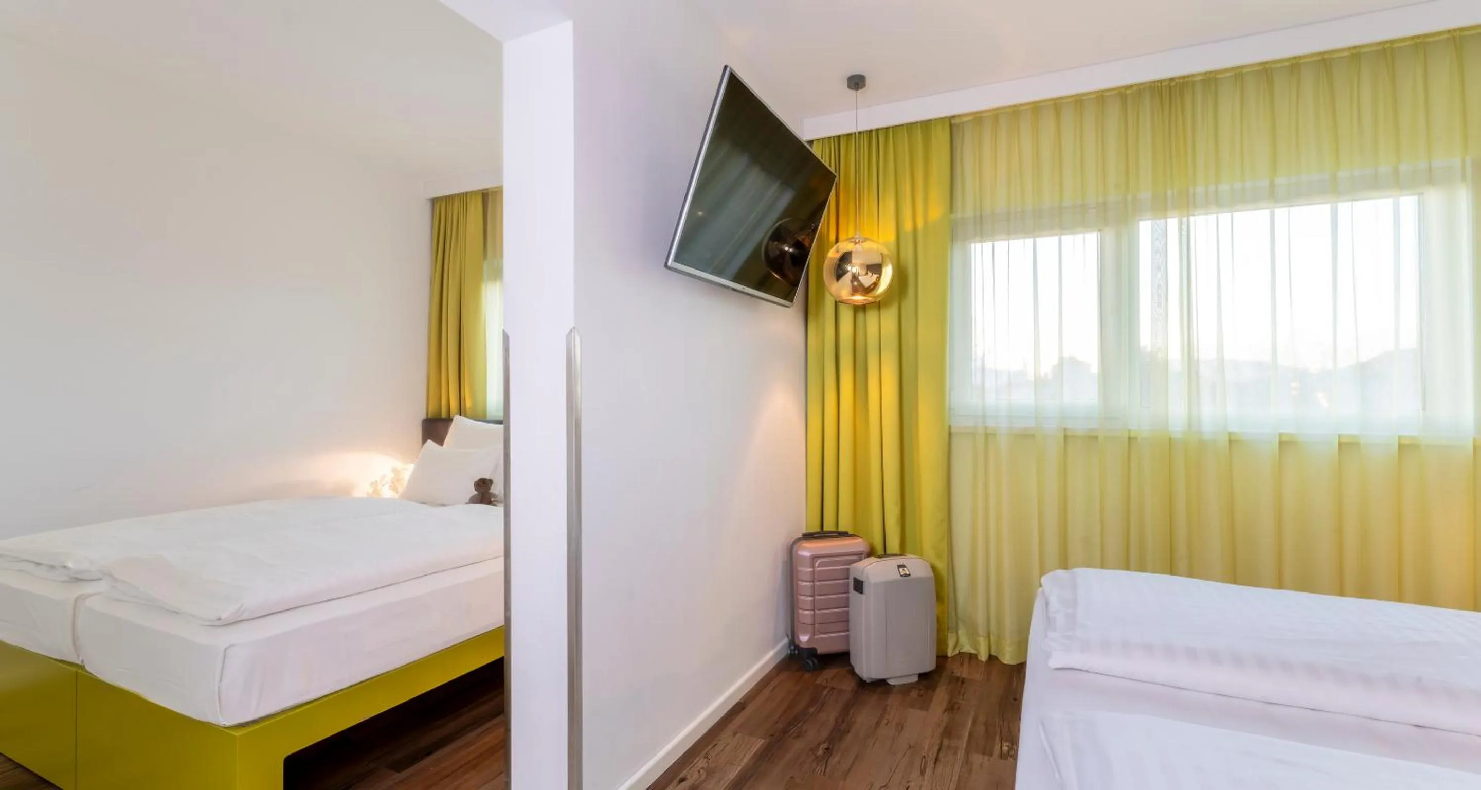 TV and multimedia, Bed in PLAZA INN Graz