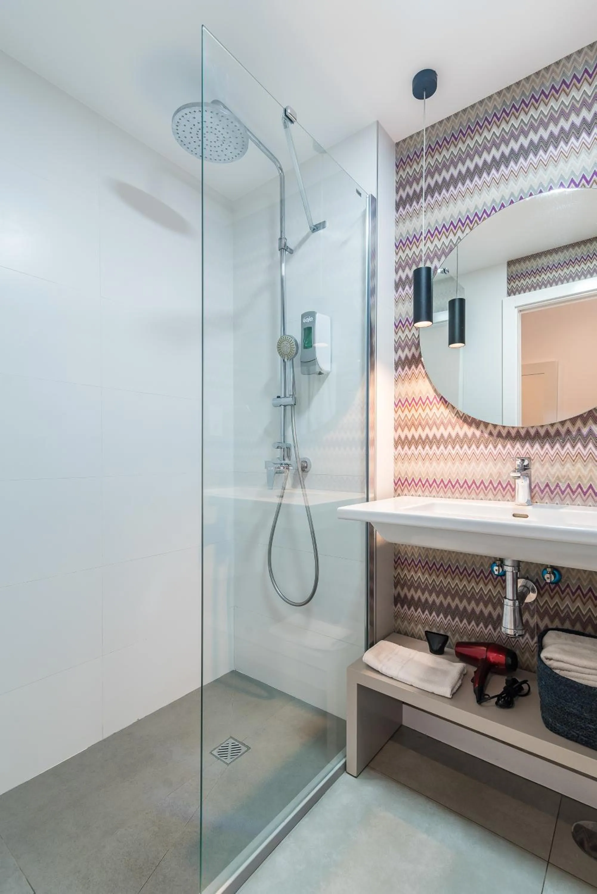 Shower in Smartr Las Palmas