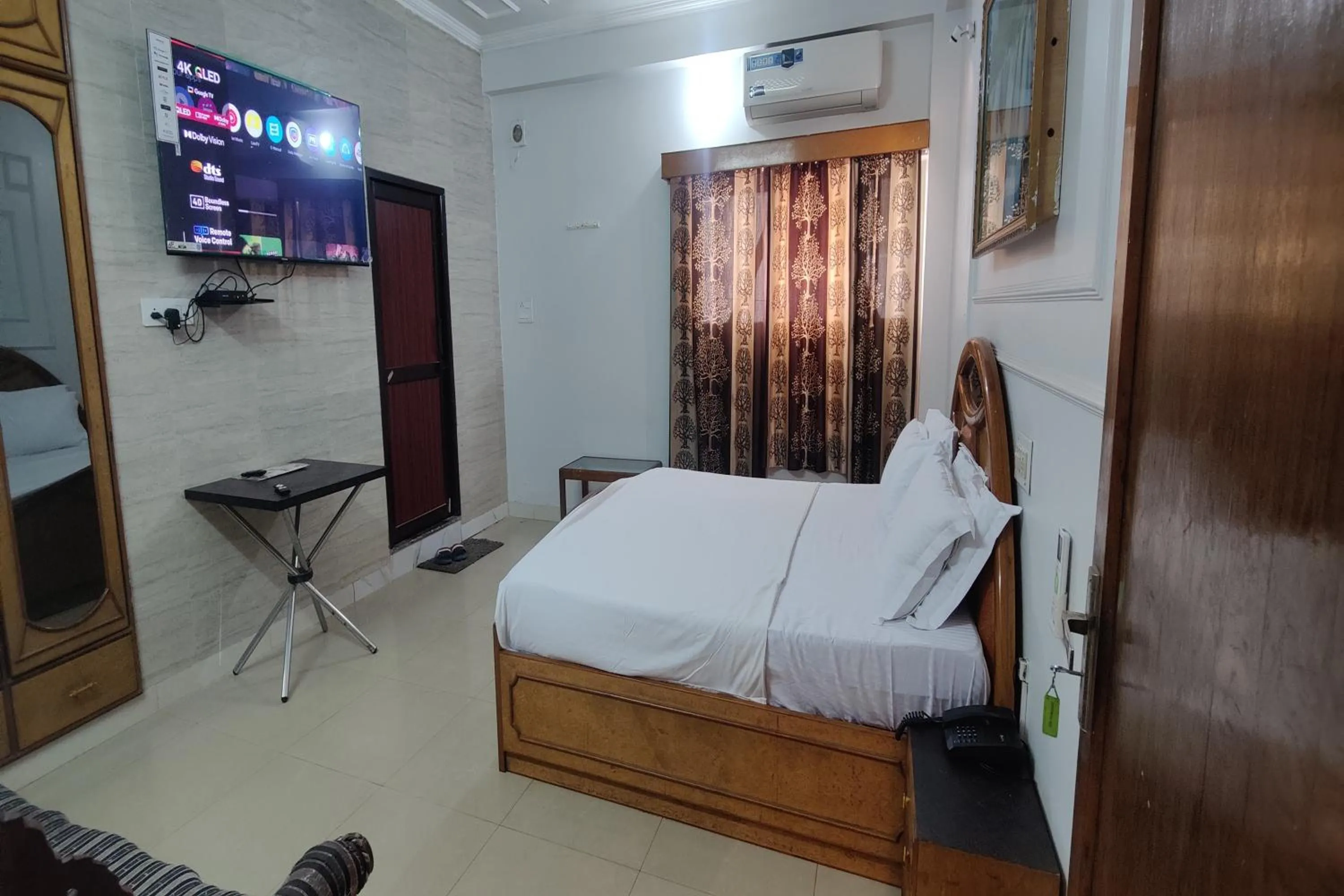 Bedroom, Bed in Hotel Purohit Sindhi Camp
