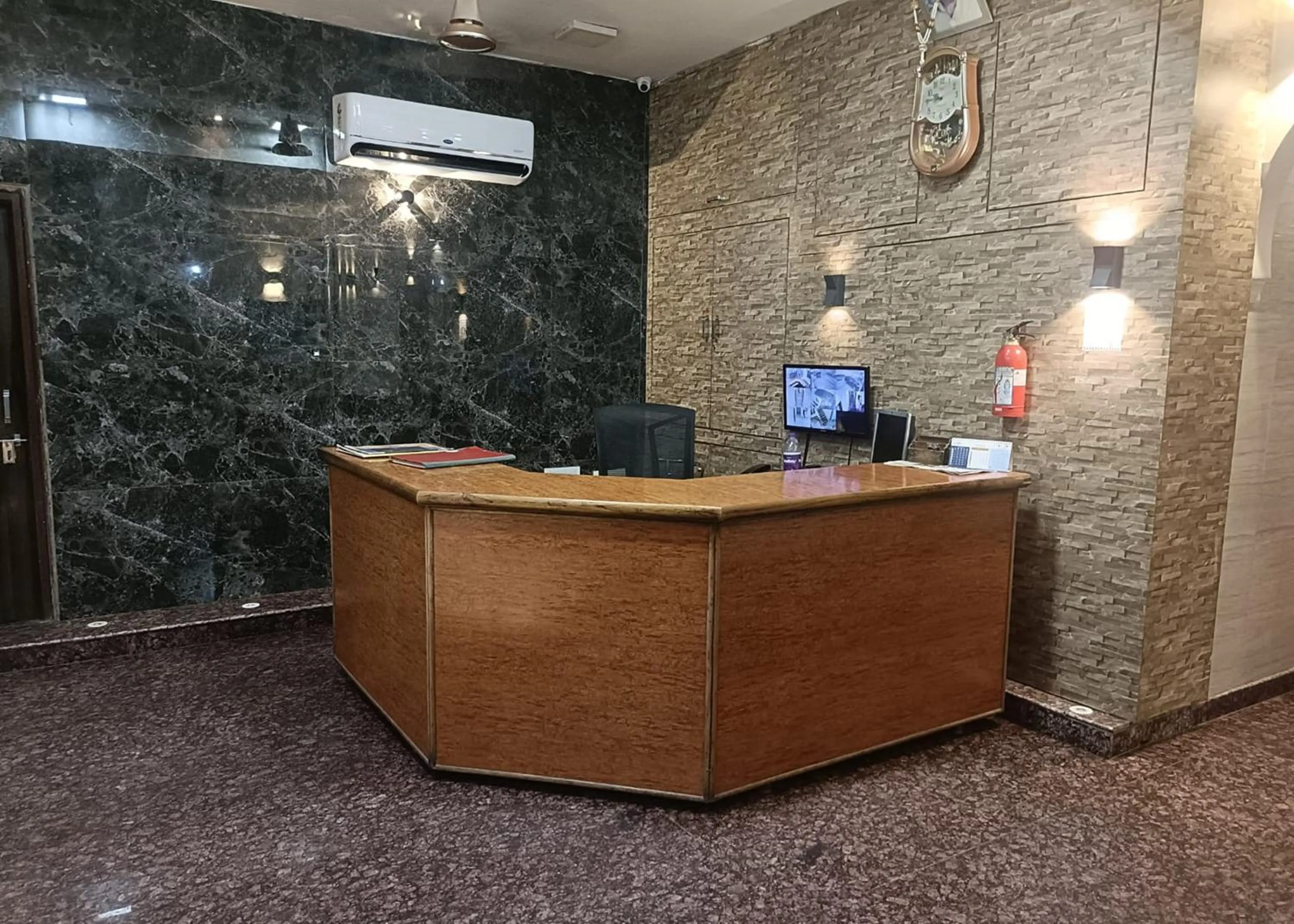 Lobby or reception in Hotel Purohit Sindhi Camp