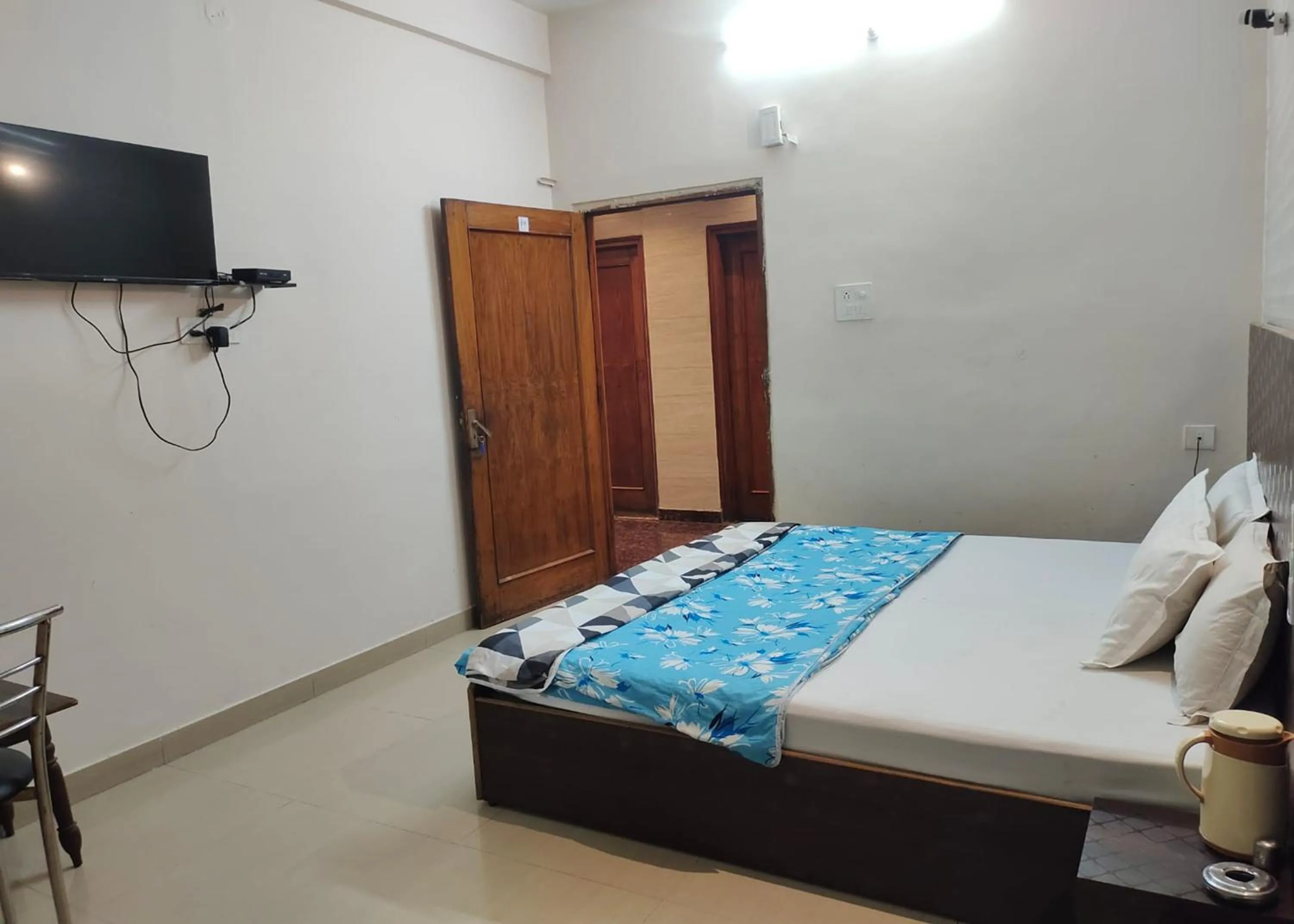 Bed in Hotel Purohit Sindhi Camp
