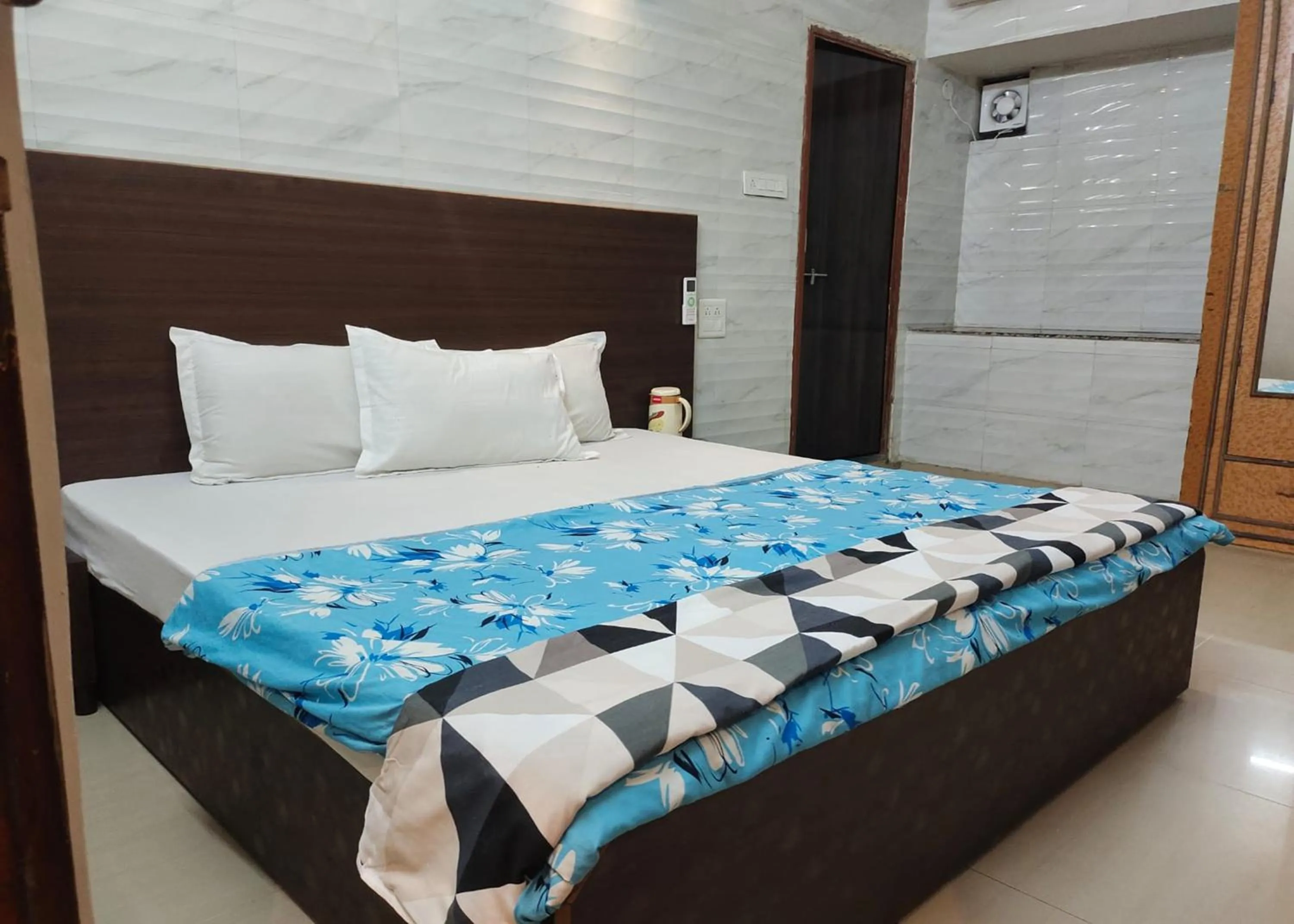 Bedroom, Bed in Hotel Purohit Sindhi Camp