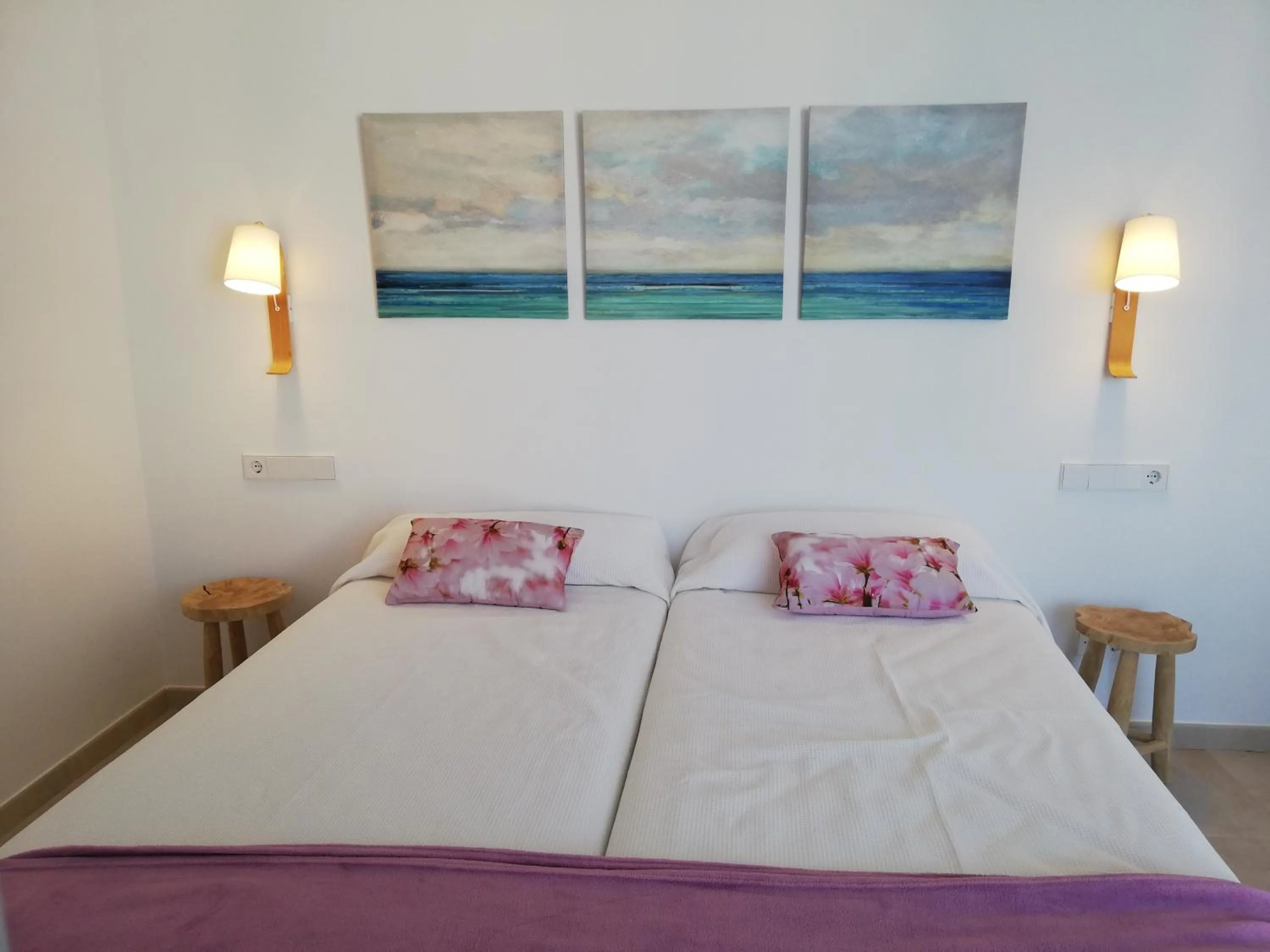 Property building, Bed in Apartamentos Villa Primera
