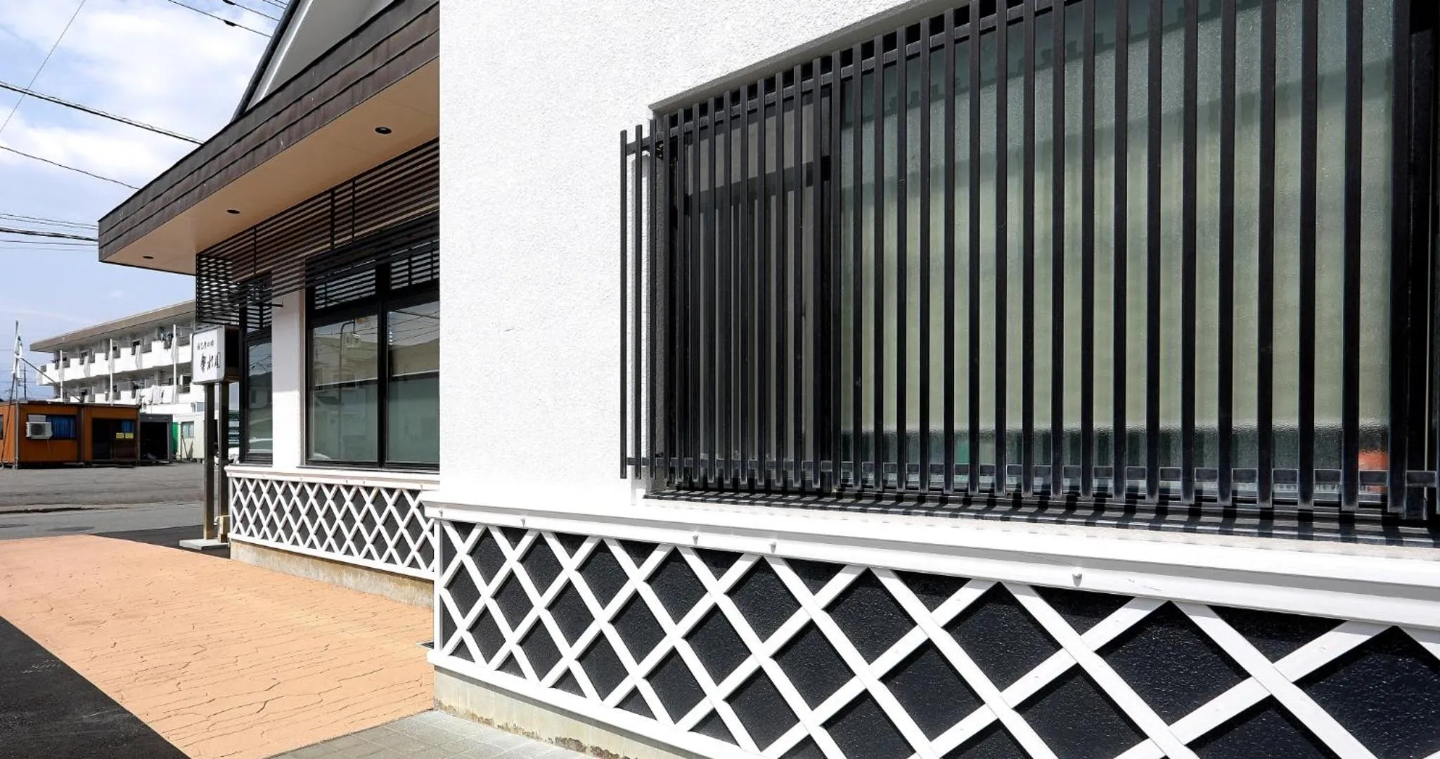 Property building in Rakusuien