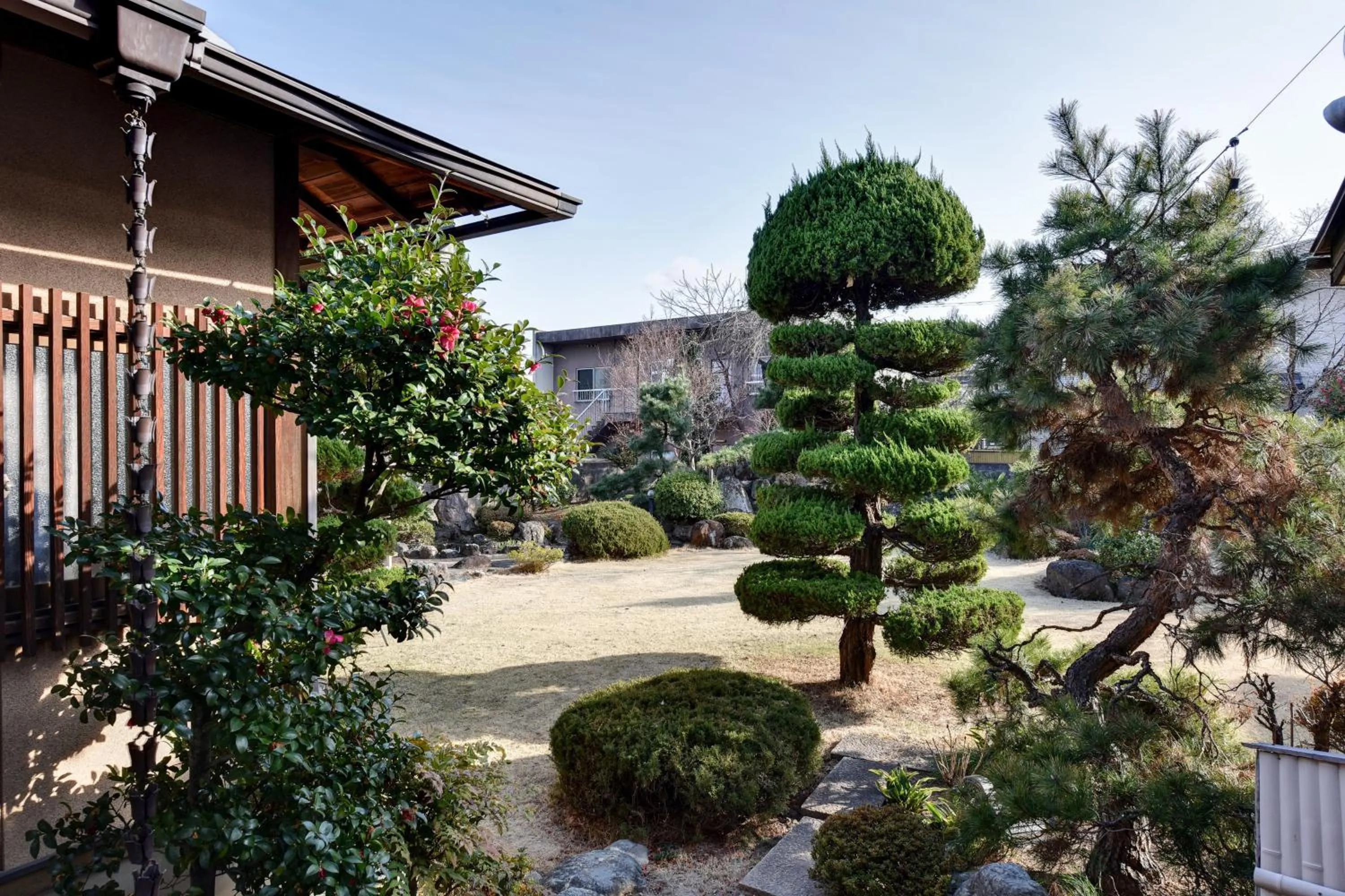 Property building in Rakusuien