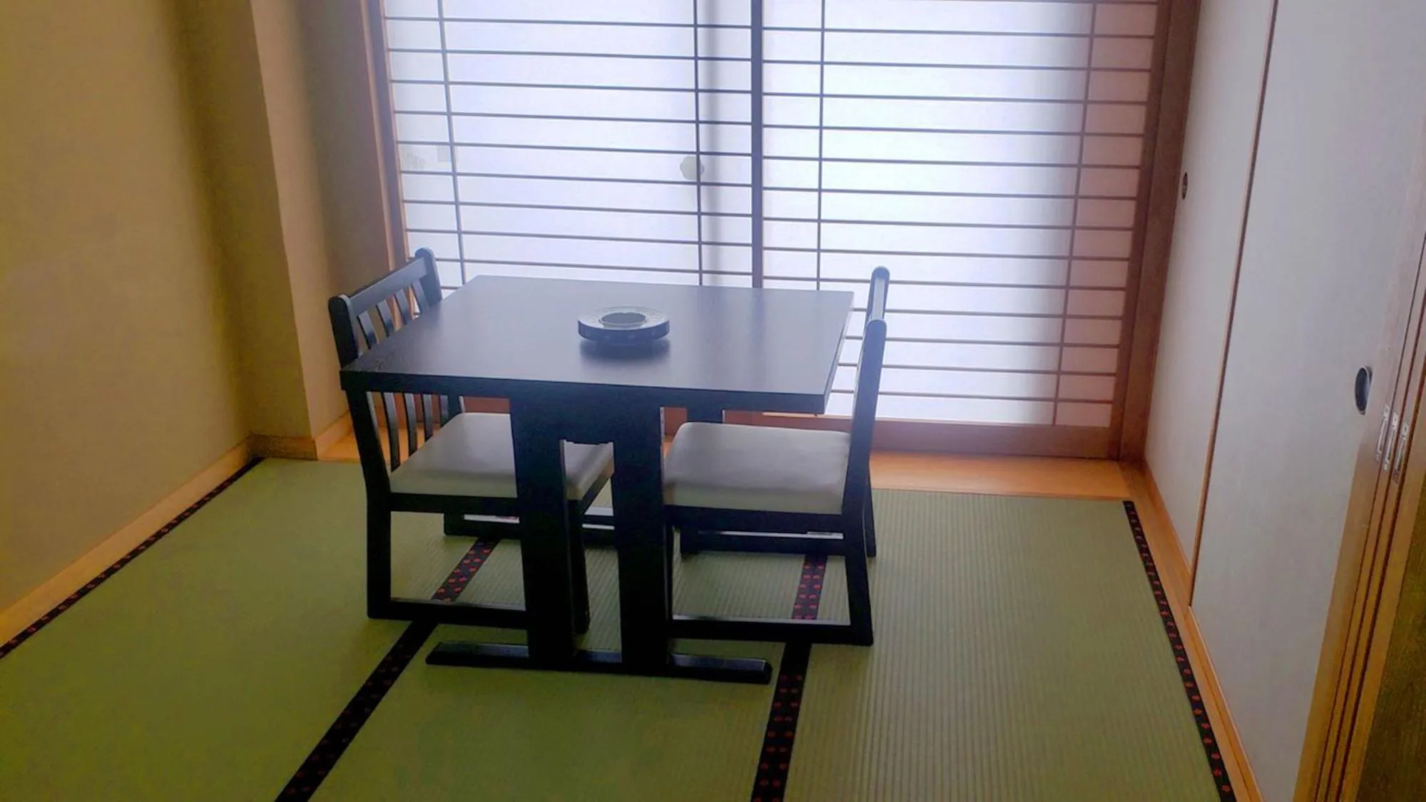 Photo of the whole room in Rakusuien