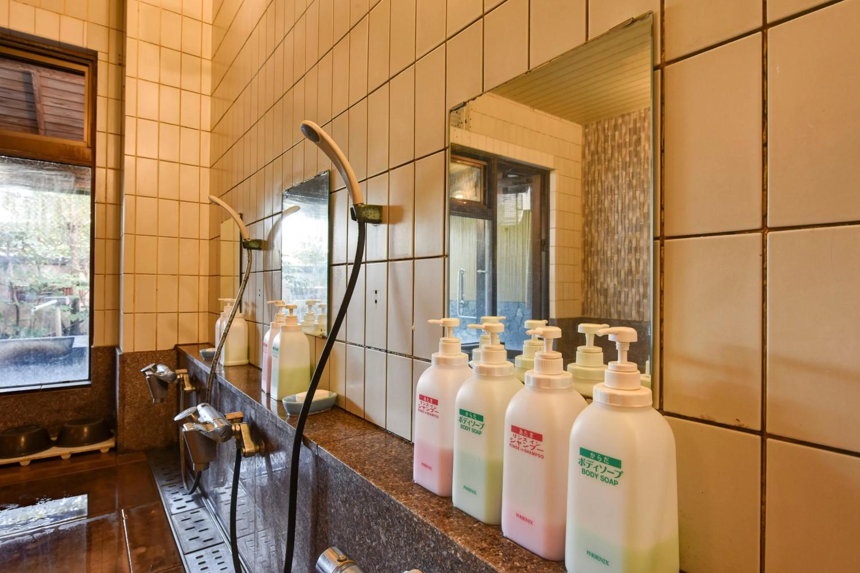 Hot Spring Bath in Rakusuien