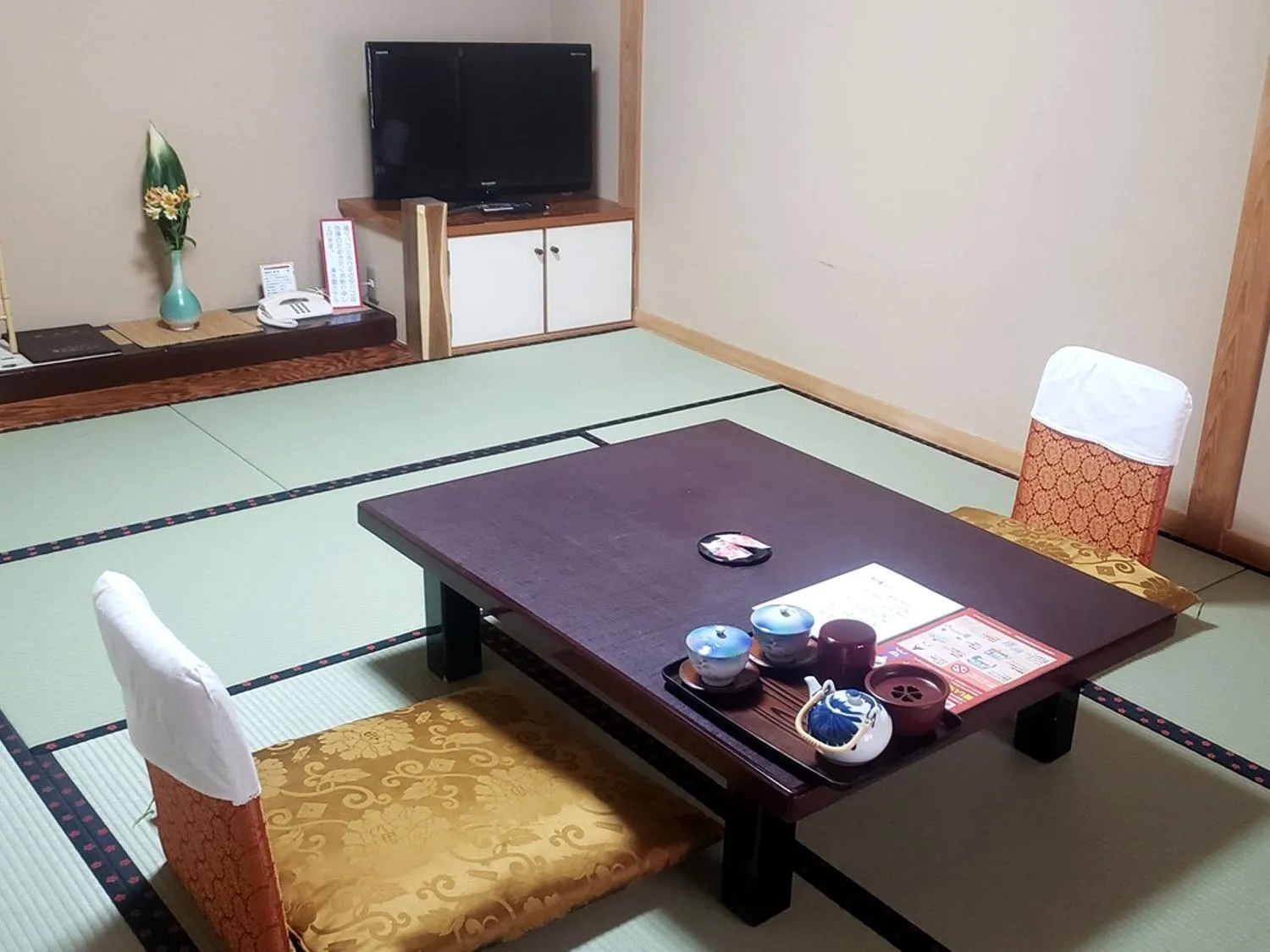 Photo of the whole room in Rakusuien