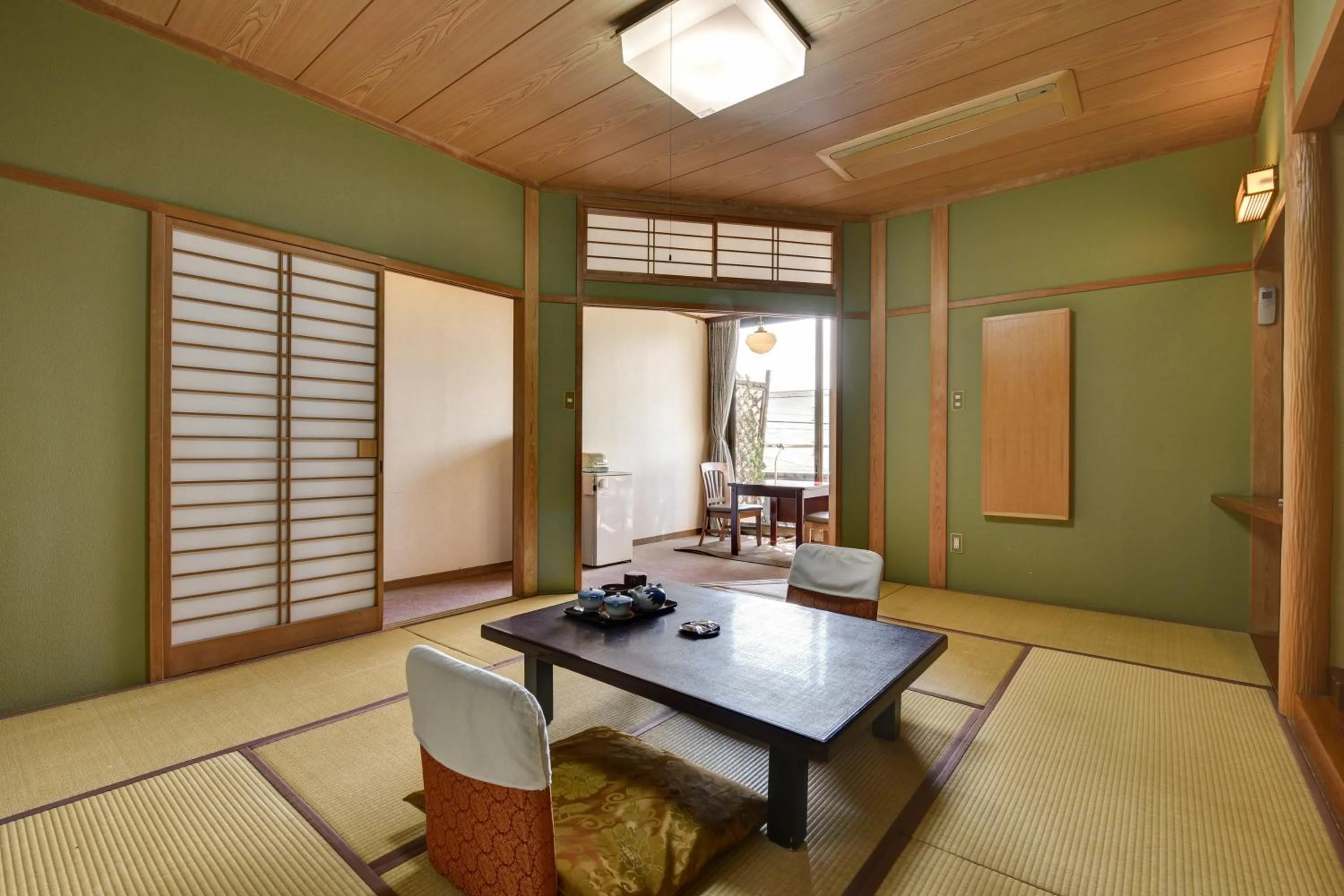 Photo of the whole room in Rakusuien
