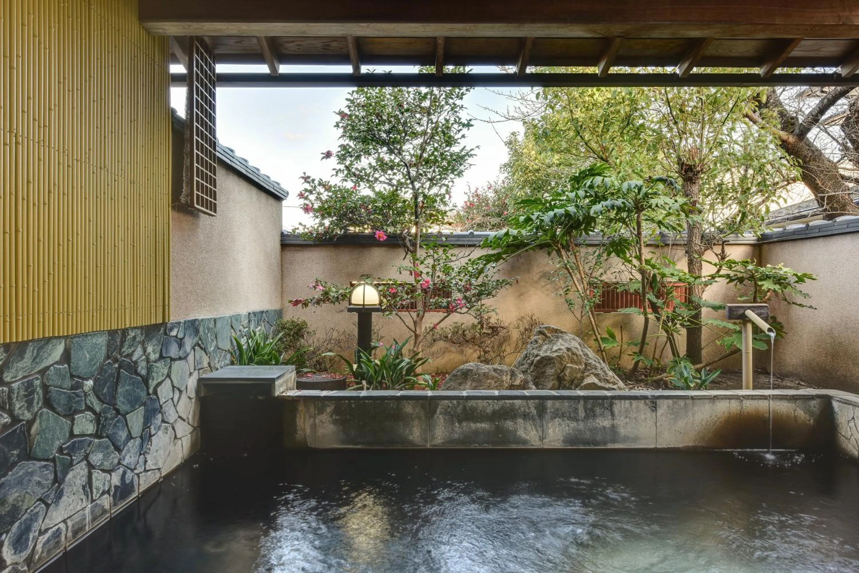 Hot Spring Bath in Rakusuien