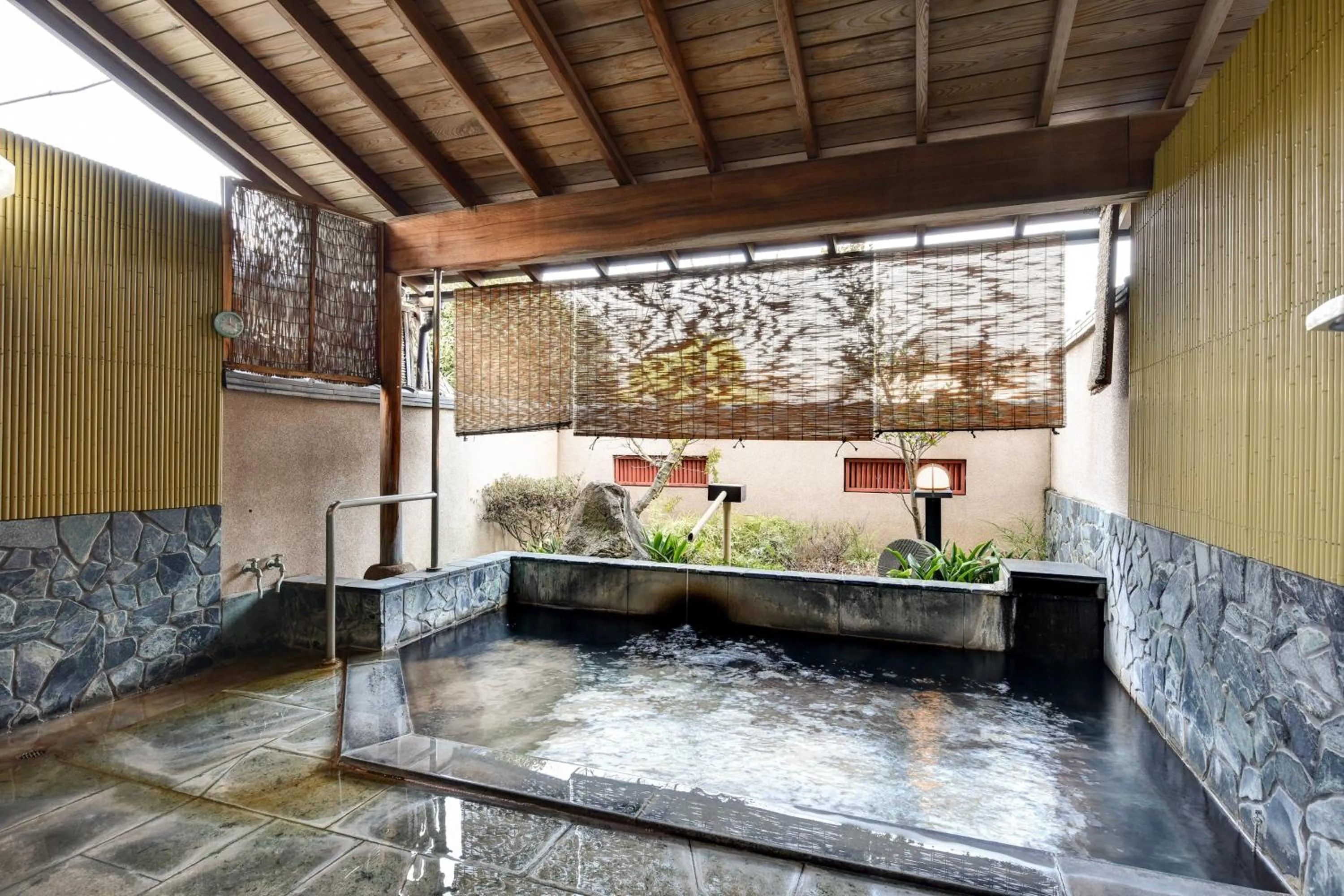 Hot Spring Bath in Rakusuien