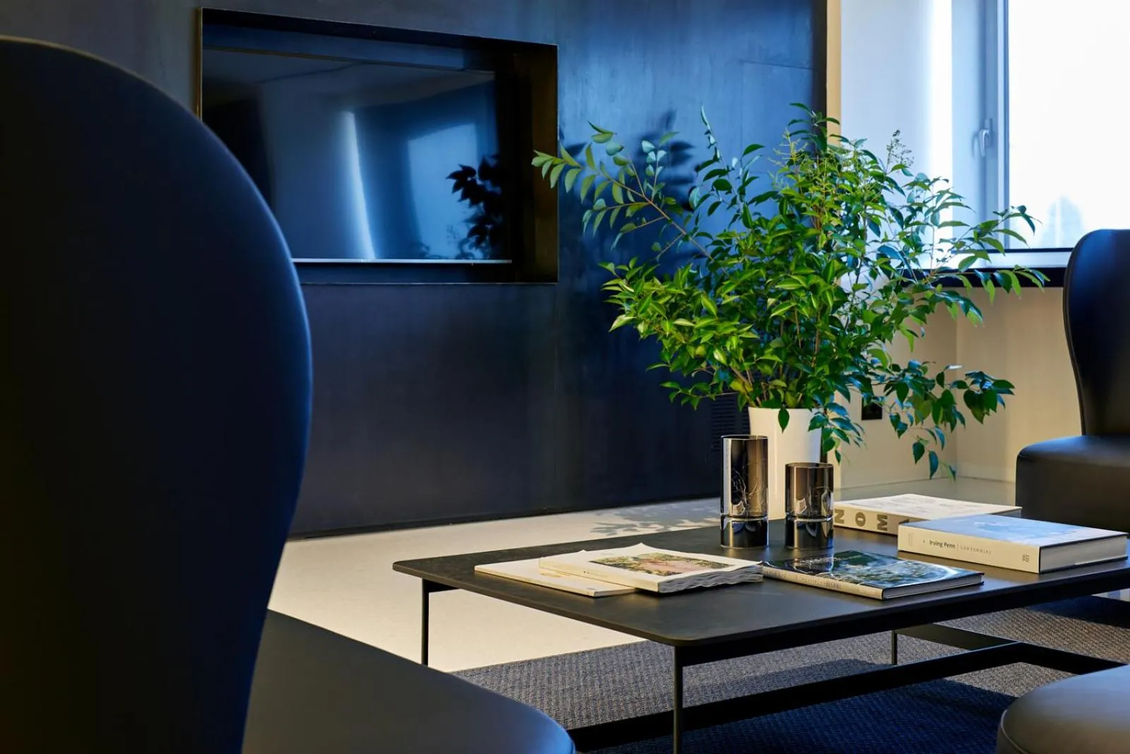 Communal lounge/ TV room in Delparco Hotel