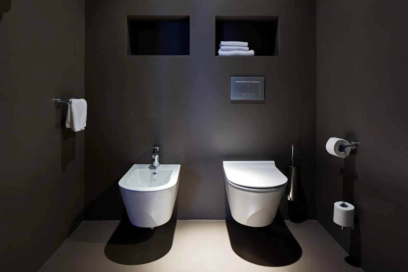 Toilet in Delparco Hotel