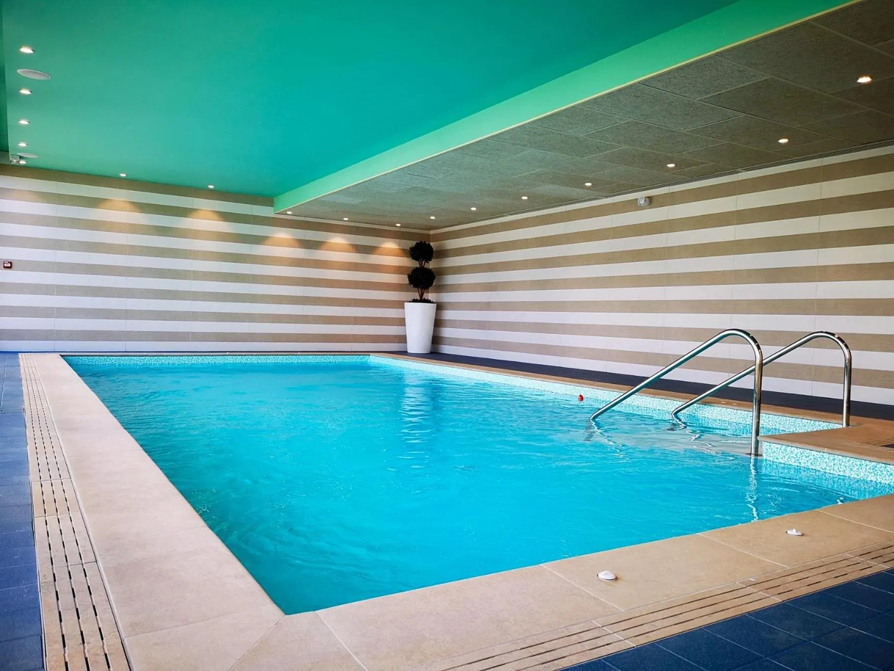 Swimming pool in DOMITYS LES PAGELLES