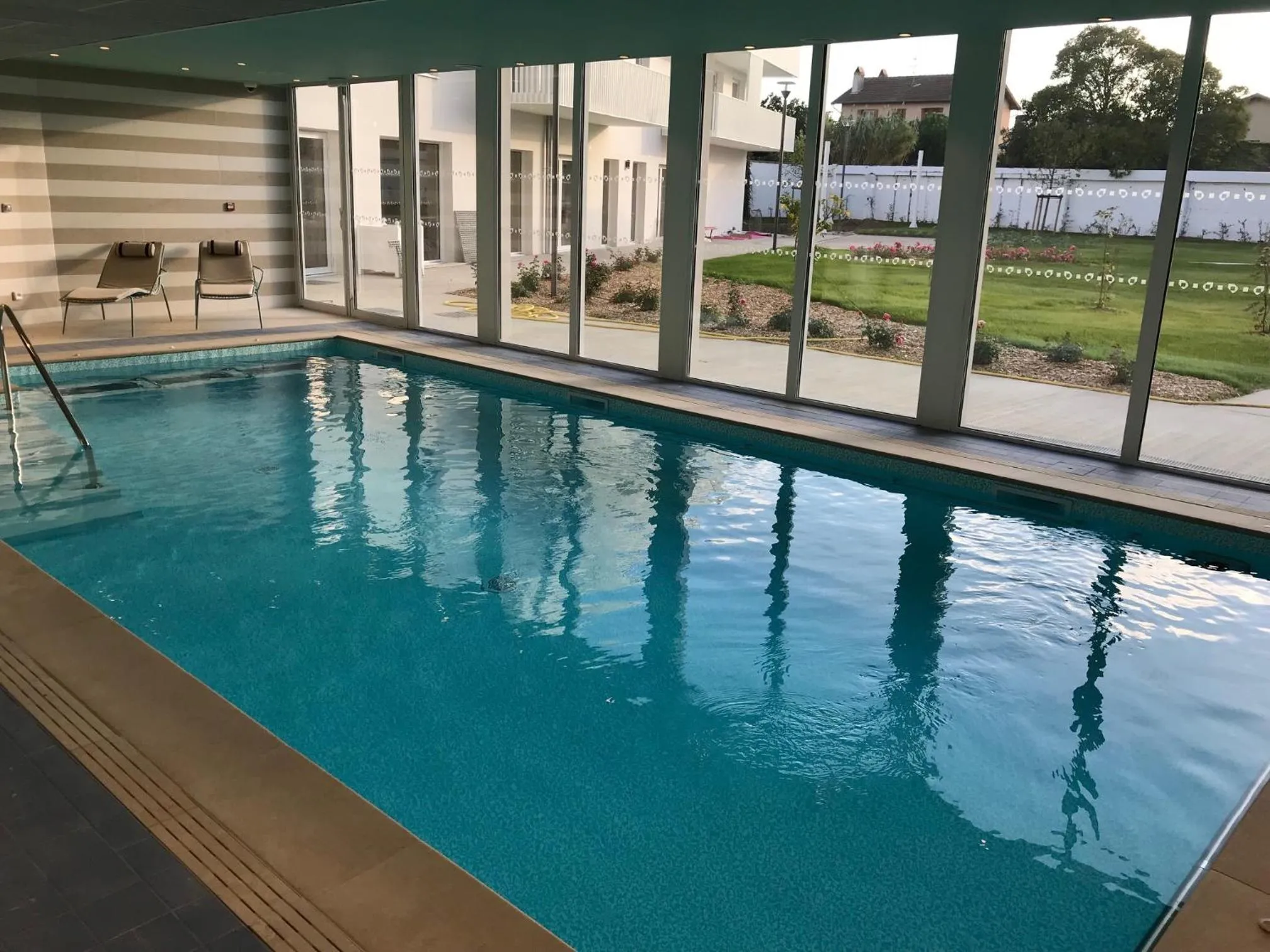 Swimming pool in DOMITYS LES PAGELLES