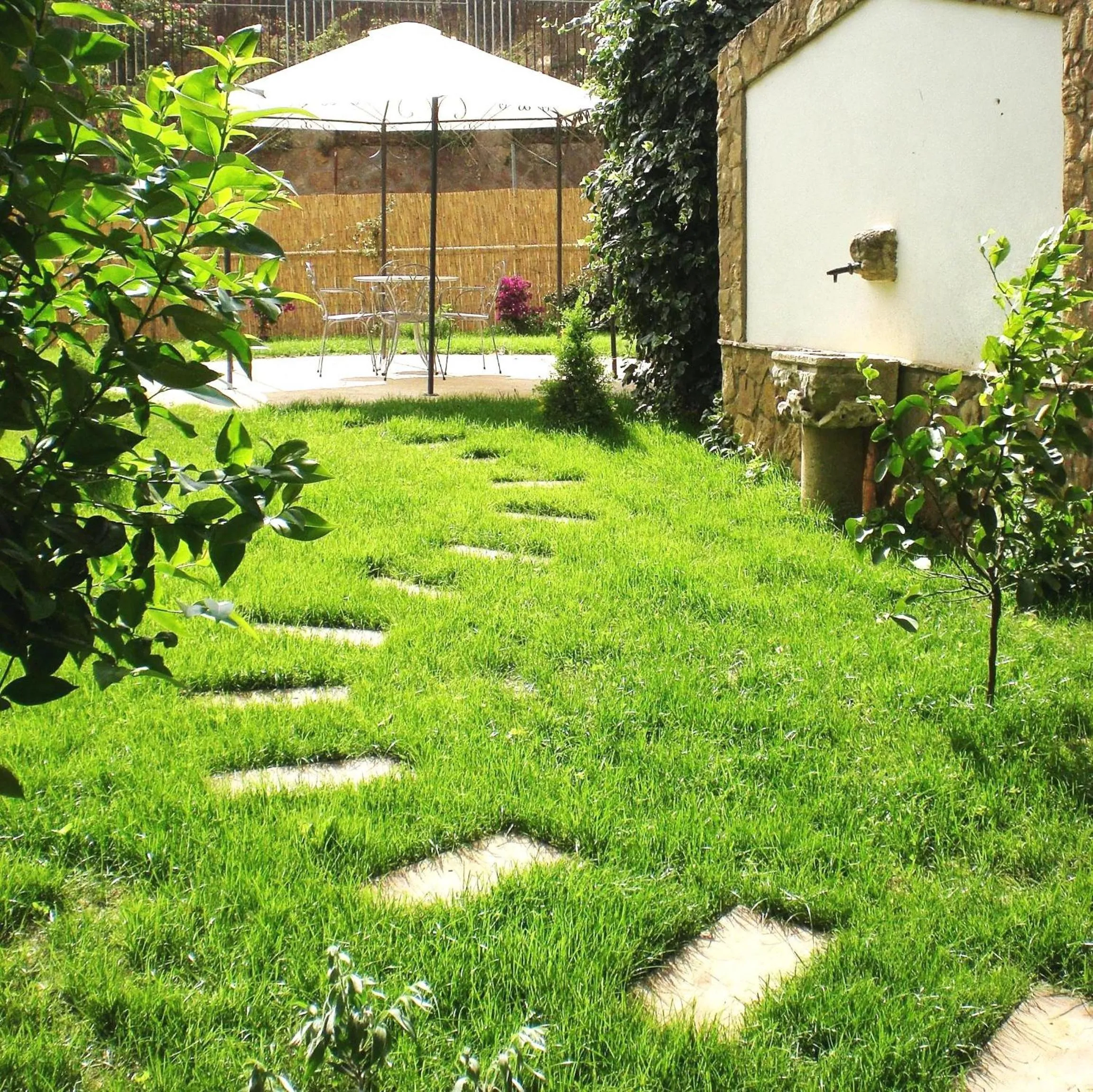 Facade/entrance in B&B Villa Casablanca