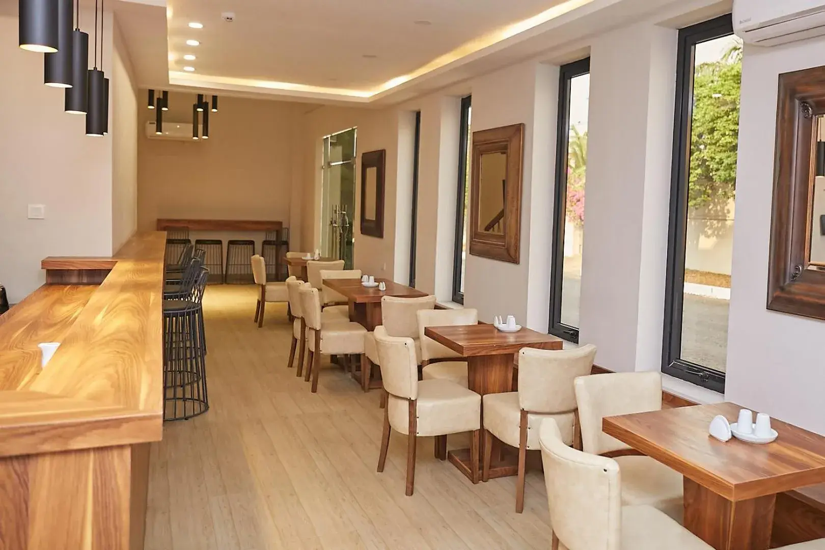 Restaurant/places to eat in The Cabin Hotel Restaurant/places to eat in The Cabin Hotel