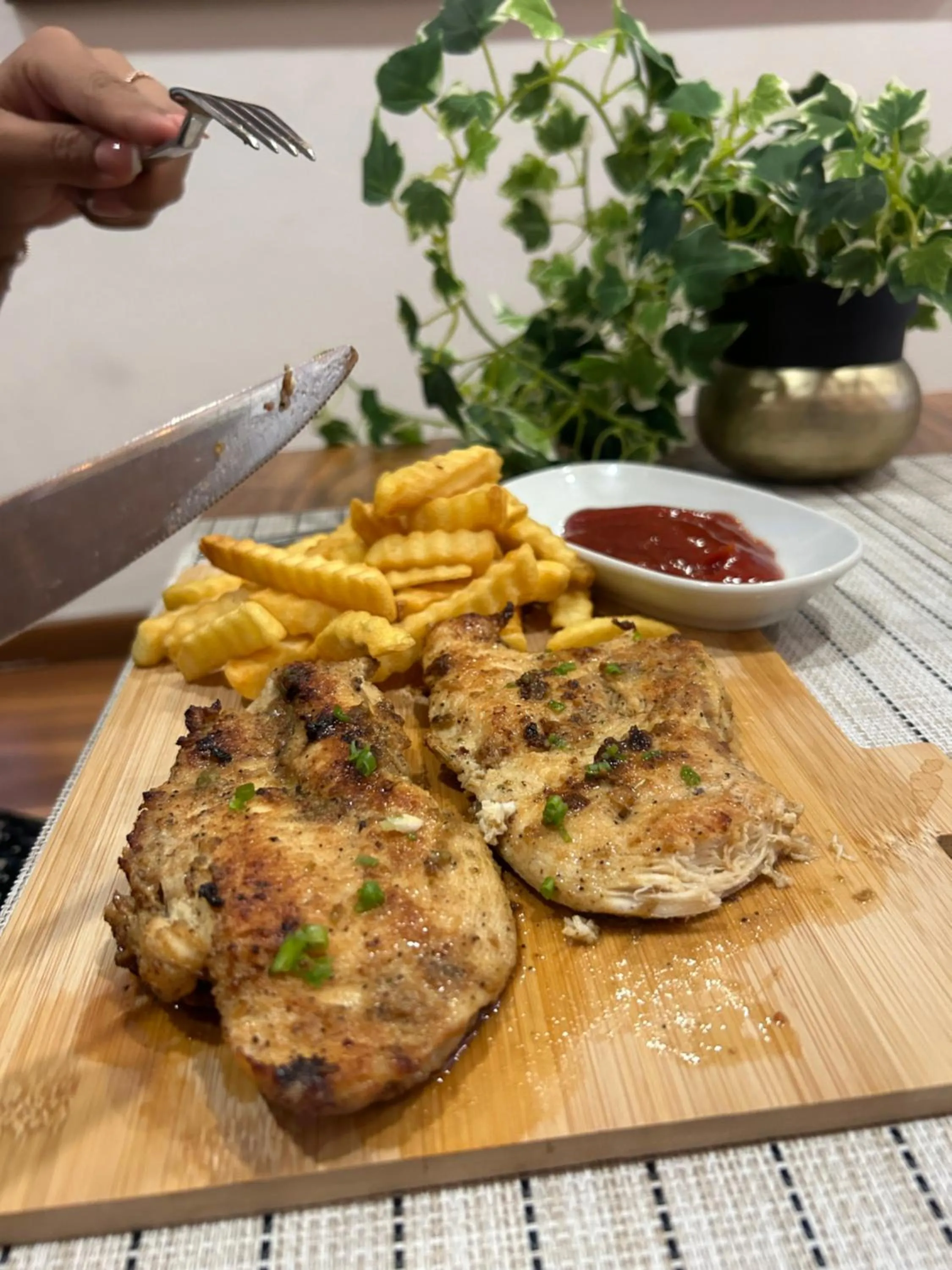 Restaurant/places to eat in The Cabin Hotel