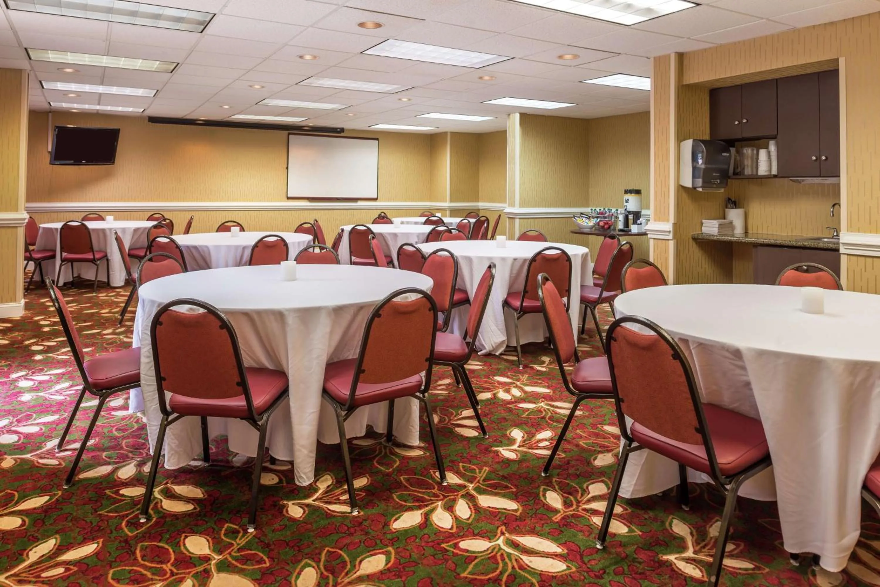 Meeting/conference room in Hampton Inn Columbia Northeast-Fort Jackson Area